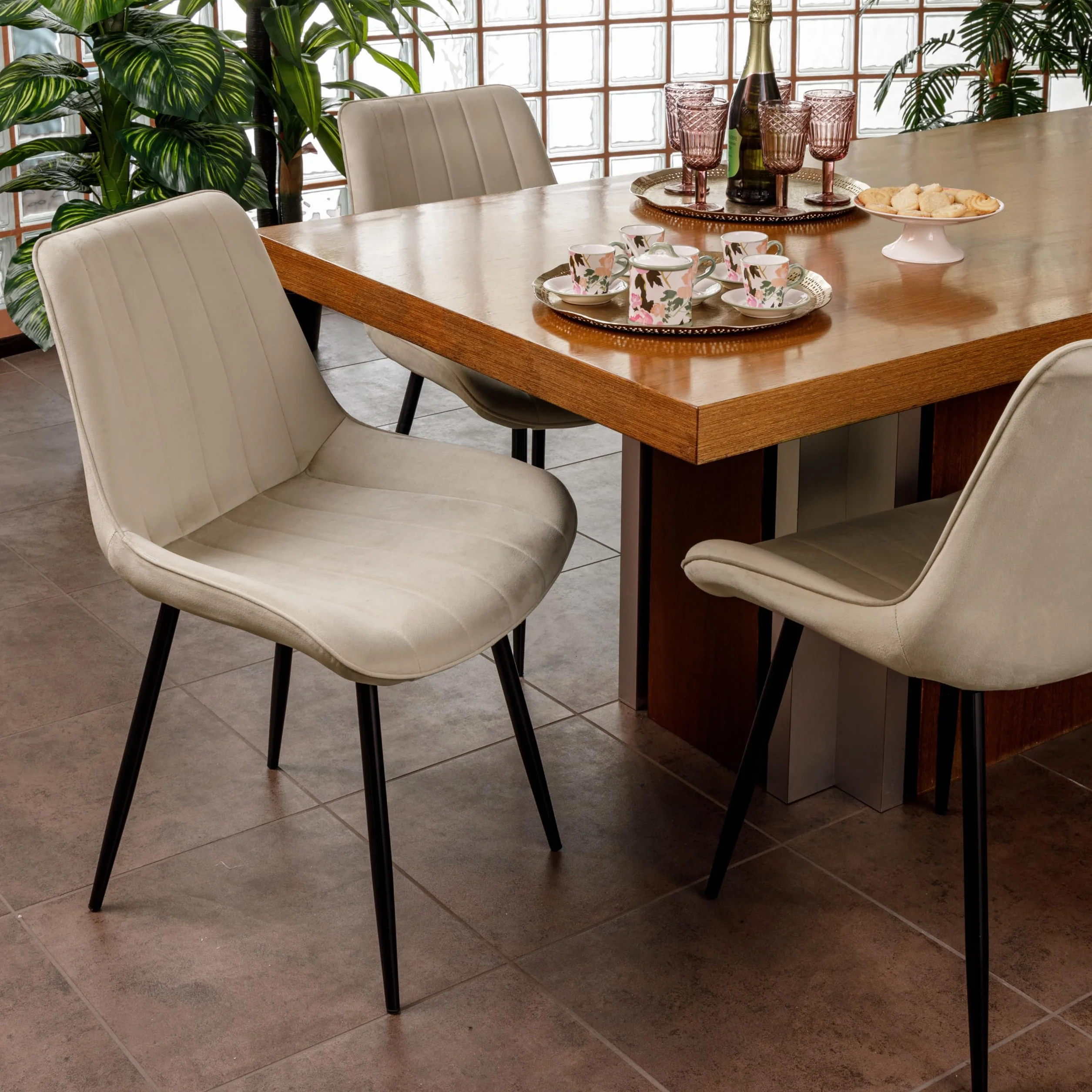 Baroni Home Juego de 4 sillas Modernas con Revestimiento de Terciopelo y Patas de Acero Negro, para salón, Dormitorio, Comedor, 53 x 86 x 44 cm, Beige