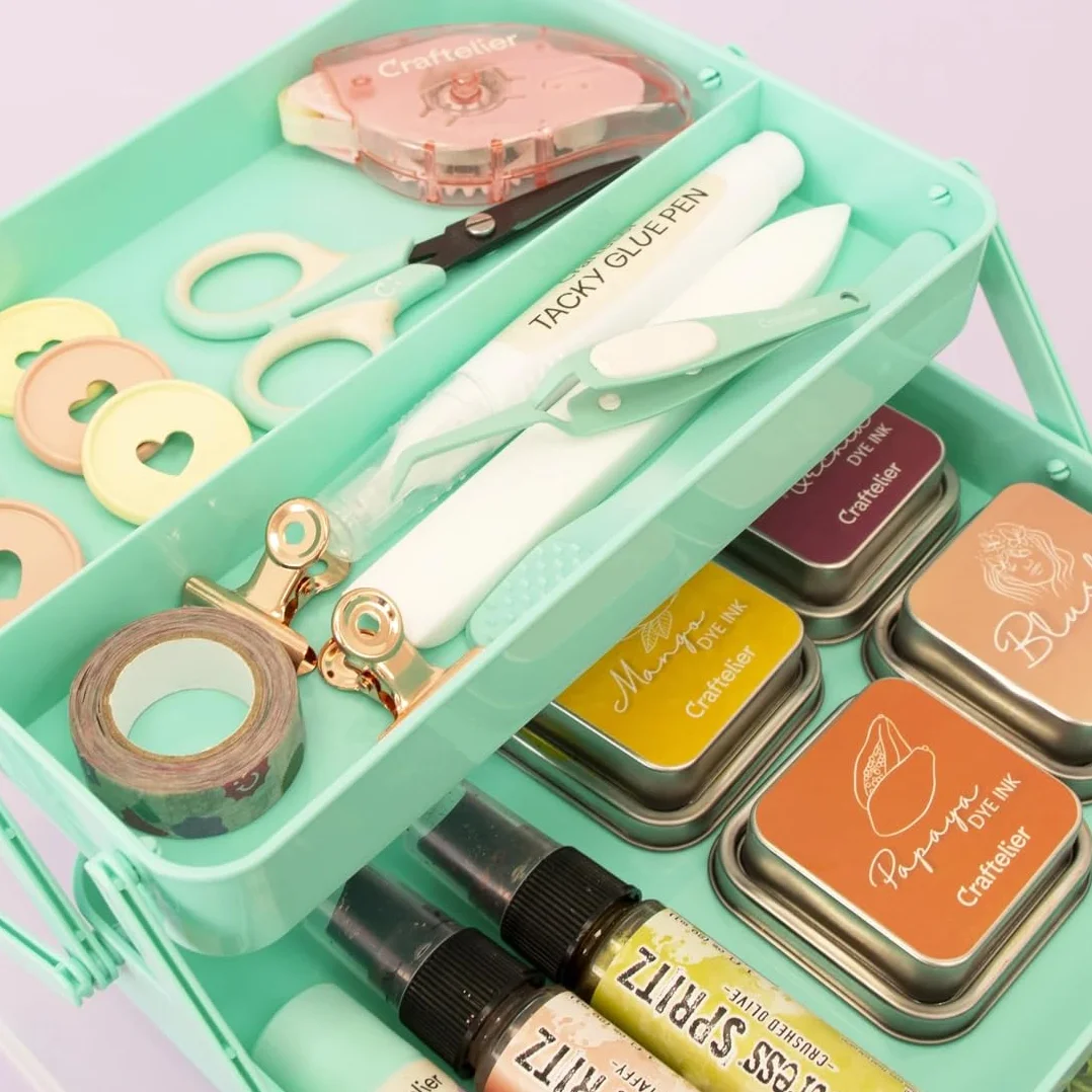 Craftelier - Caja de Almacenamiento Multiusos de Plástico Resistente | Organizador 3 Niveles con Bandejas Extraíbles para Herramientas, Manualidades, Botiquín y Accesorios | 27x23x23,5 cm | Verde