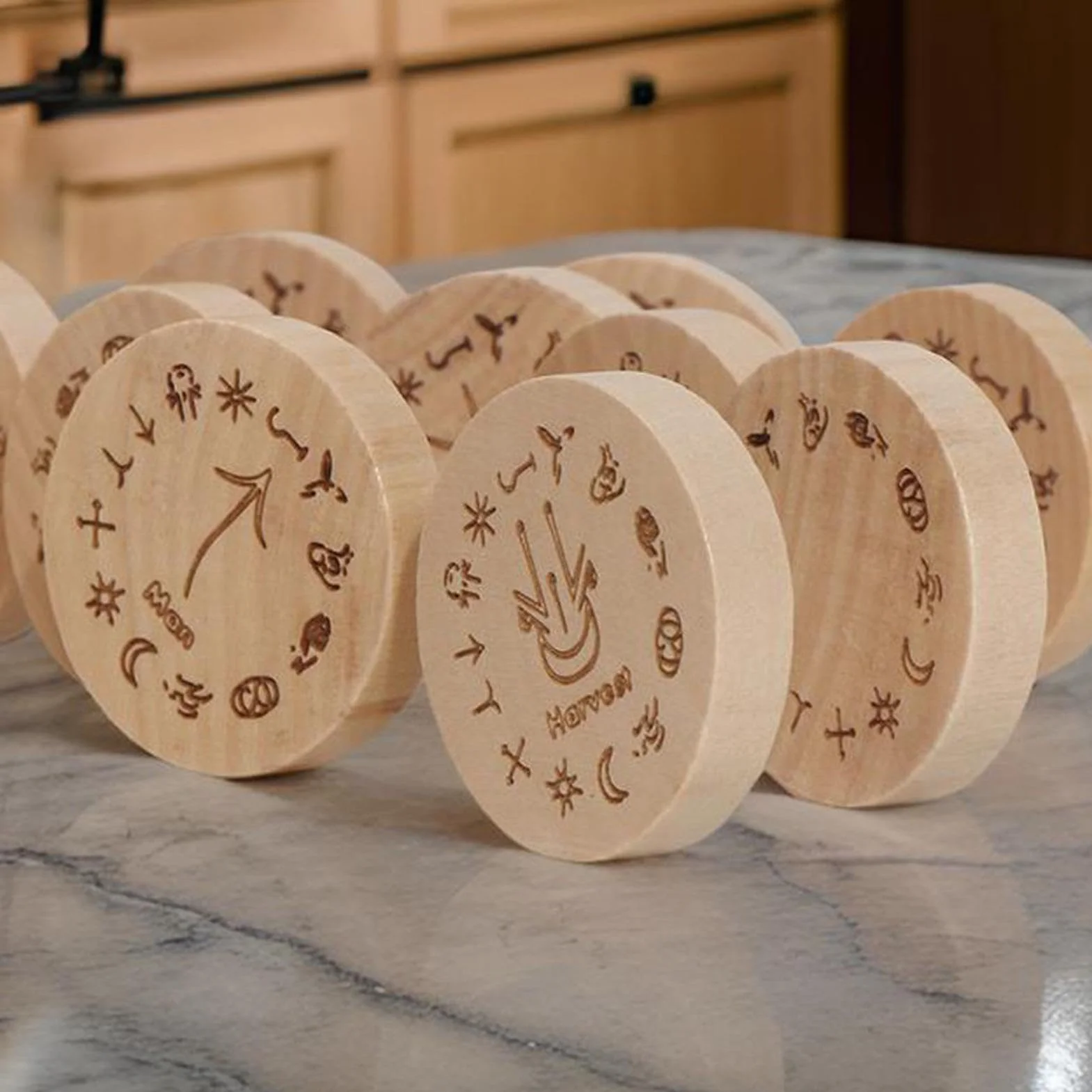 Juego de runas de brujas con piedras, juego de runas de madera | Runas de madera de predicción | Juego de runas de adivinación, juego de meditación de runas nórdicas, runas de predicción de brujas por
