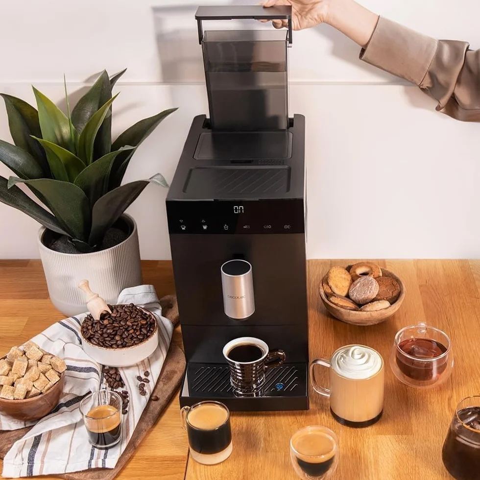 Cecotec Cafetera Superautomática Compacta Cumbia Cremmaet Compact. 1350 W, 19 Bares y Sistema Thermoblock, Depósito 1,1 L de Agua y 150 gr de Café, Plug&Play, Limpieza Automática