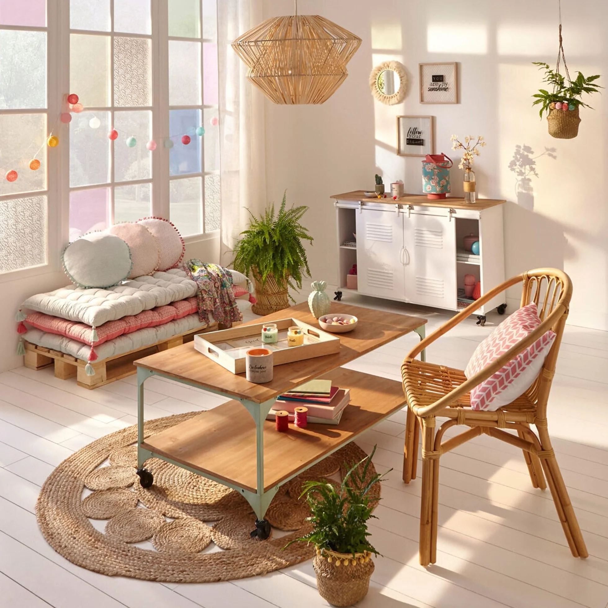 WELL HOME MOBILIARIO & DECORACIÓN Habitación Infantil: Cama Infantil Bosco 90x190cm con Alfombra de Yute Redonda 80cm