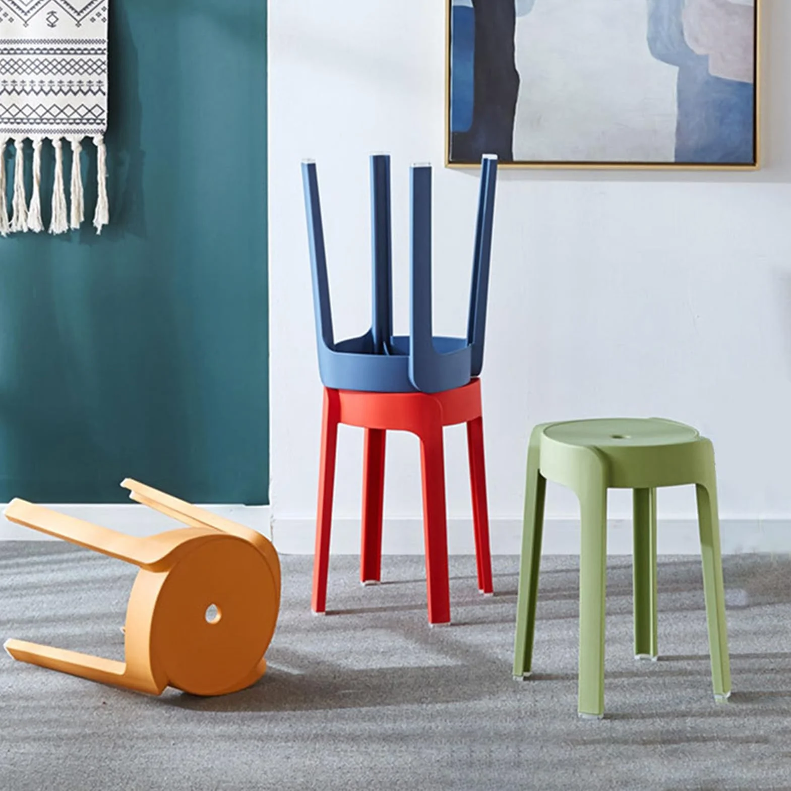Juego de 6 taburetes coloridos apilables de plástico, taburetes redondos portátiles y ligeros para uso en interiores y exteriores, sillas sin respaldo, asientos flexibles para el hogar, la