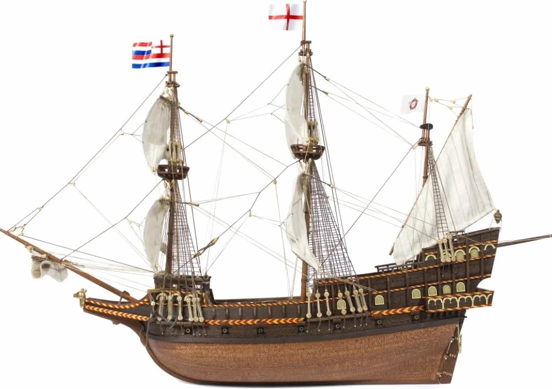Barco de Madera Occre Golden HIND 1/85