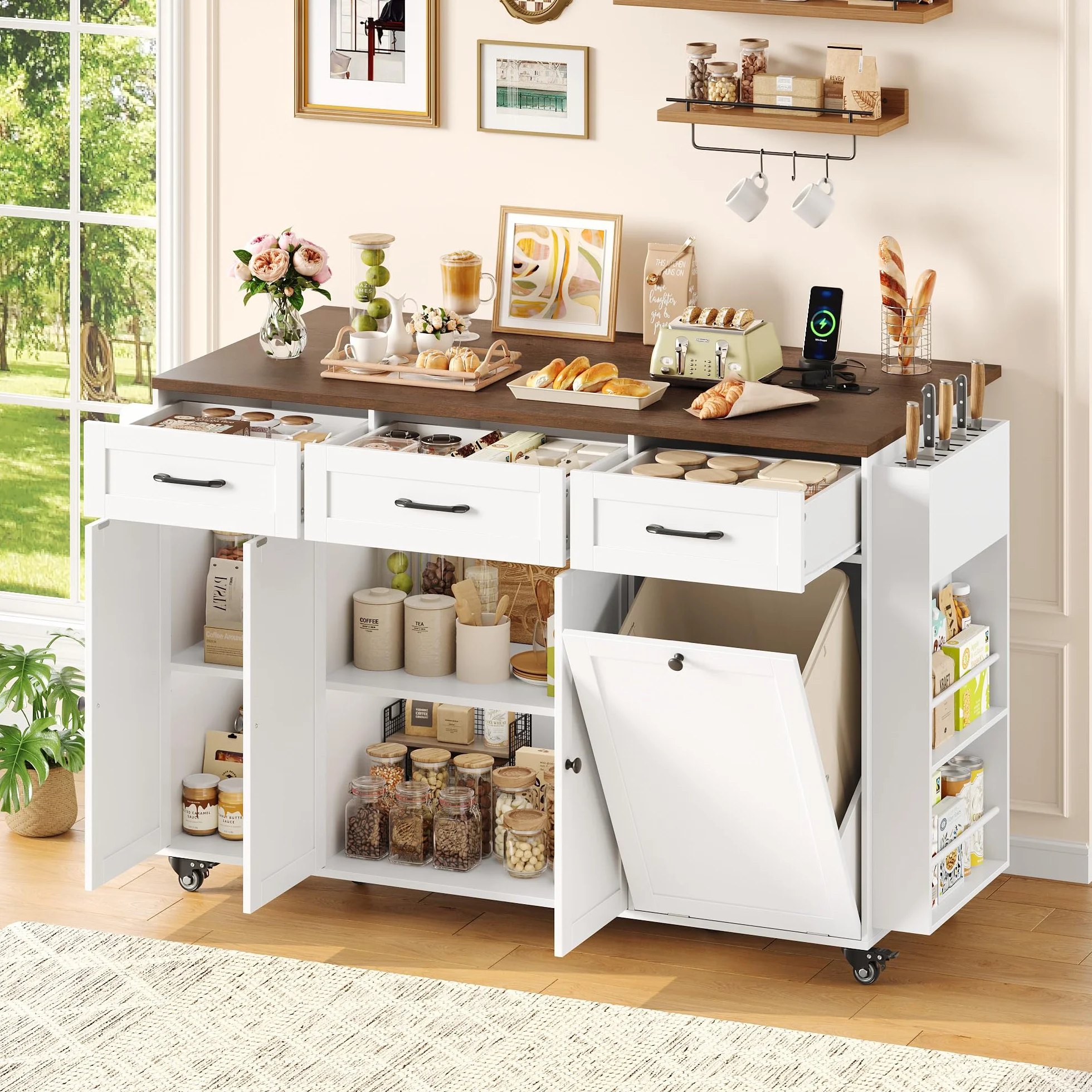 FirFurd Isla Cocina con Ruedas Carro de Cocina Carrito de Comedor Aparador con 3 Cajones Mueble Cocina Auxiliar con Mesa Plegable, Eenchufe, Especiero y Toallero, Blanco 135x60x88cm