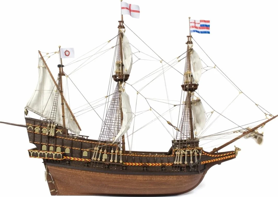 Barco de Madera Occre Golden HIND 1/85