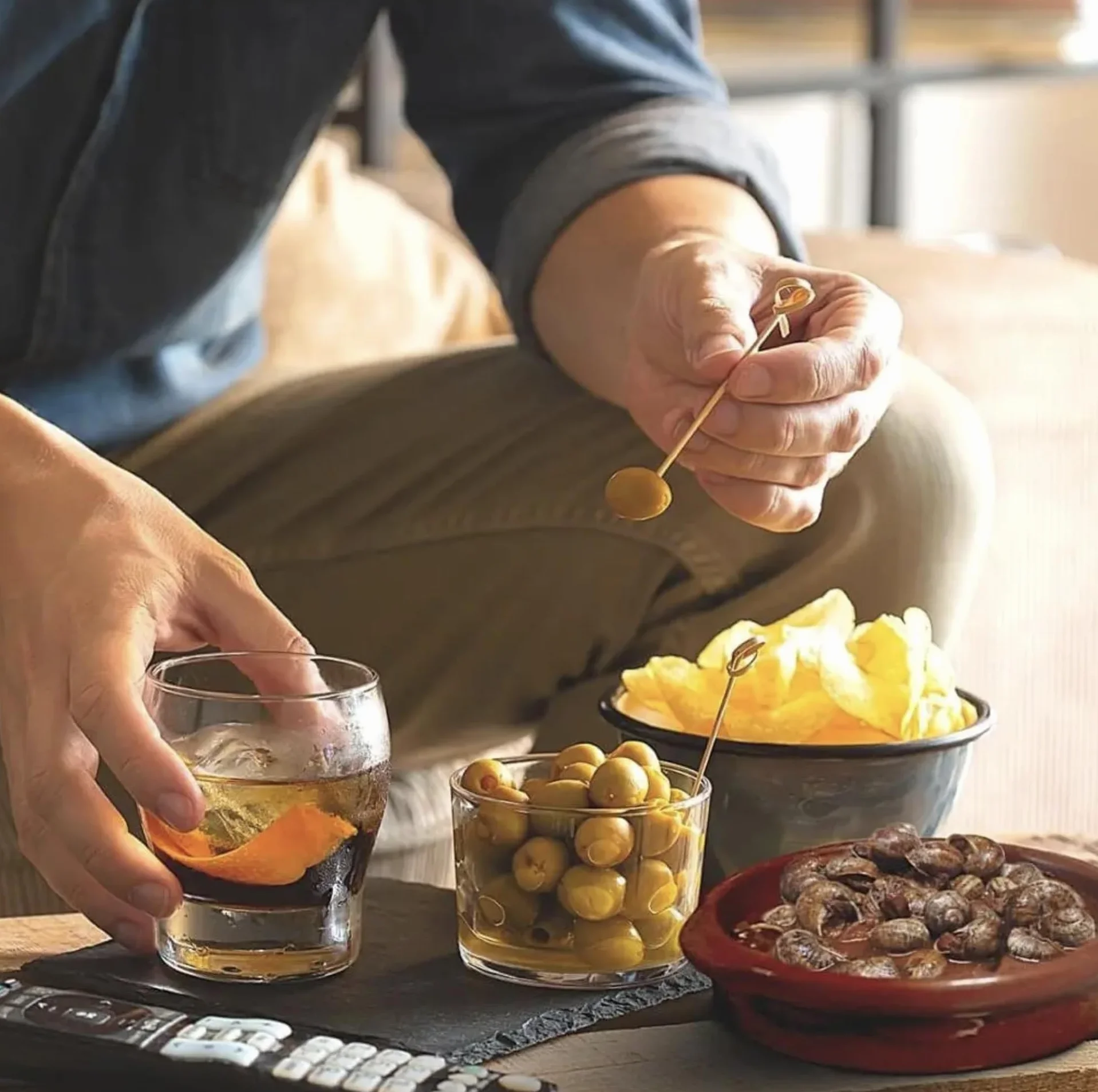Caracoles en Salsa 550g, Receta Casera con Chorizo y Jamón, Comida Tradicional Española en Conserva Gourmet