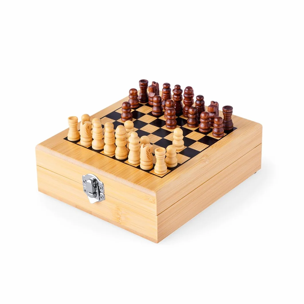 Set de Ajedrez de Bambú con Accesorios de Vino, Caja Premium Decorativa con Sacacorchos, Tapón y Vertedor Antigoteo, Juego Elegante para Regalo Original