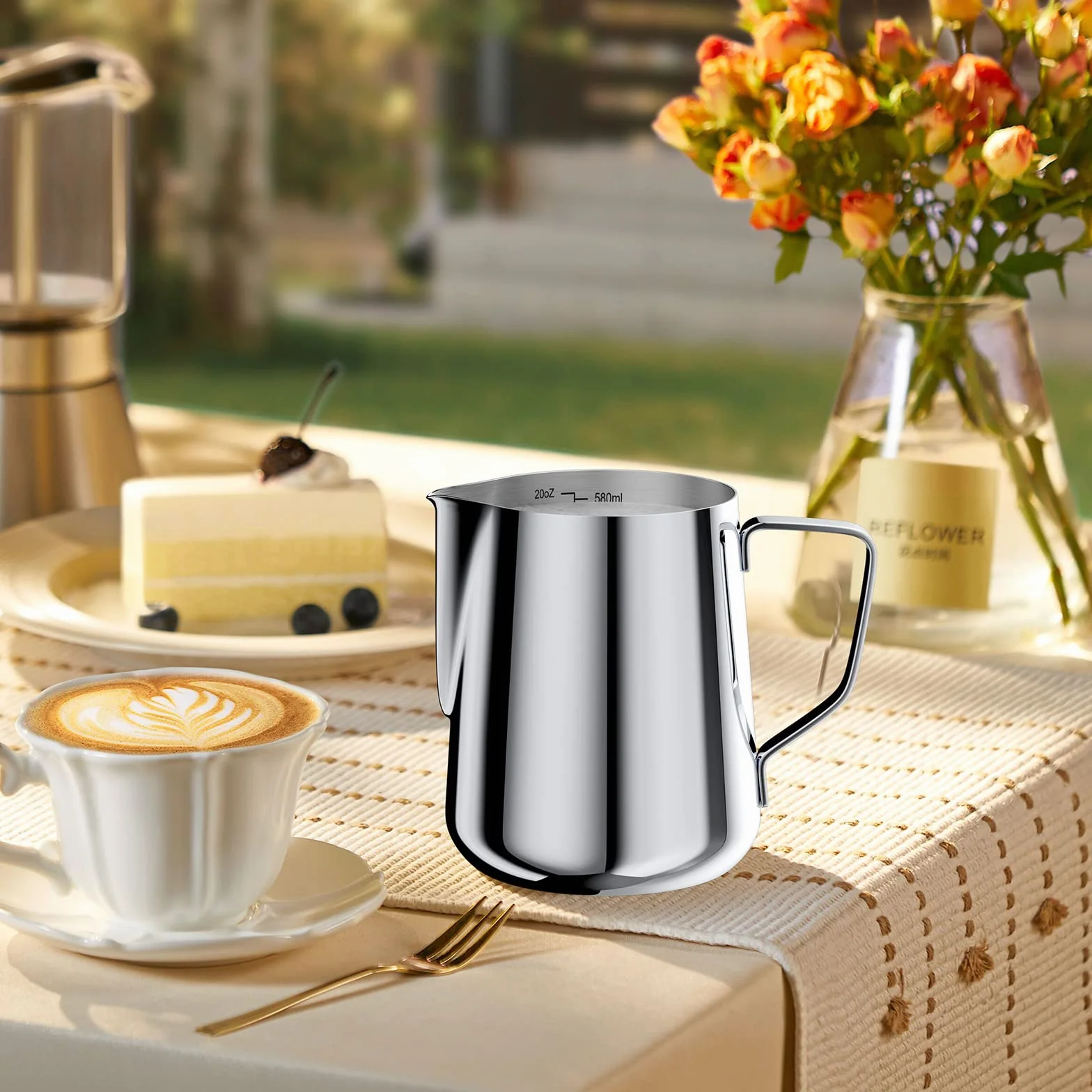 Newaner 600ml Jarra Leche Barista 304 Acero Inoxidable, Jarra de Leche con Marca de Medición 12oz, Jarra Cafe para Capuchino, Espresso, Latte Art, Perfecta para Los Amantes del Café, Plata
