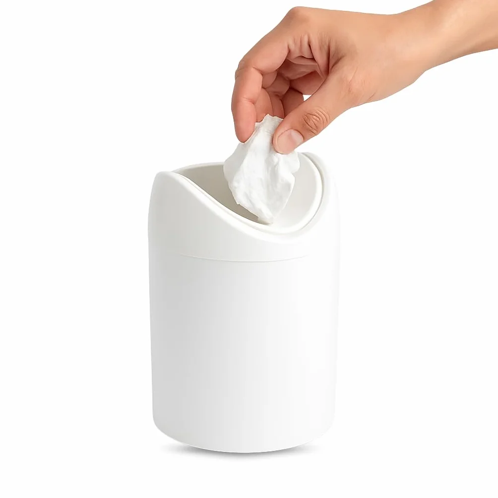 TECHZOCO Papelera de mesa con tapa abatible, Mini Basurero de Mesa, Cubo de Basura para Escritorio, Papelera Escritorio de Oficina, 17.5 cm de altura, Plástico, 1.4 Litros, Blanco