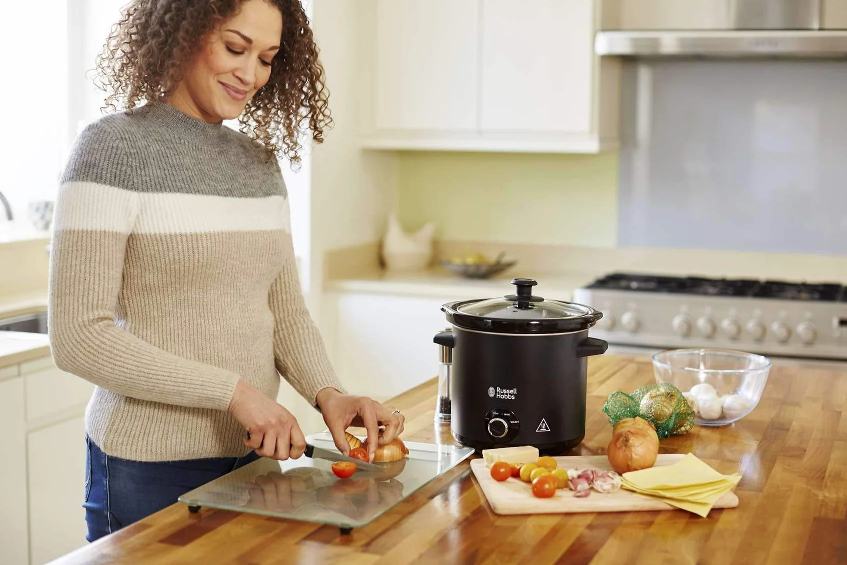 Russell Hobbs Olla de Cocción Lenta Chalkboard - Capacidad 3,5 L, 4 Raciones, 3 Temperaturas, Cazuela de Cerámica, Fácil Limpieza, Tapa Cristal, Cuerpo con Revestimiento de Pizarra, Negro - 24180-56