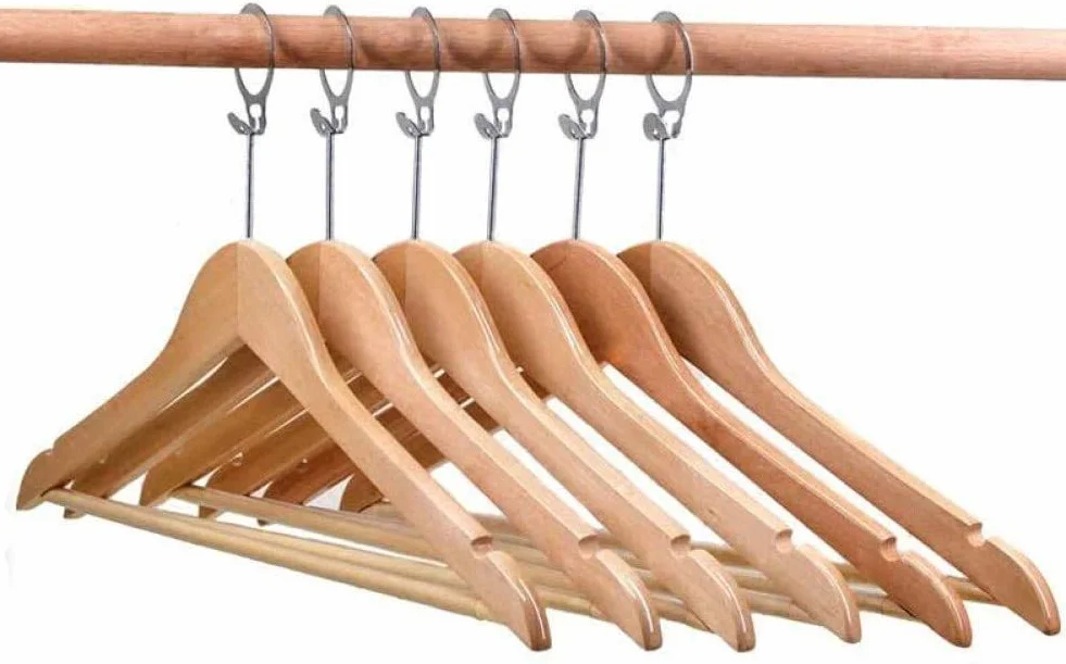 Tradineur - Perchas de madera clásica para hoteles, caja de 72 uds incluido aros modelo Muescas de Hombro Antideslizantes con Gancho Giratorio Cromado Acabado Liso para todos ropas 44.5cm