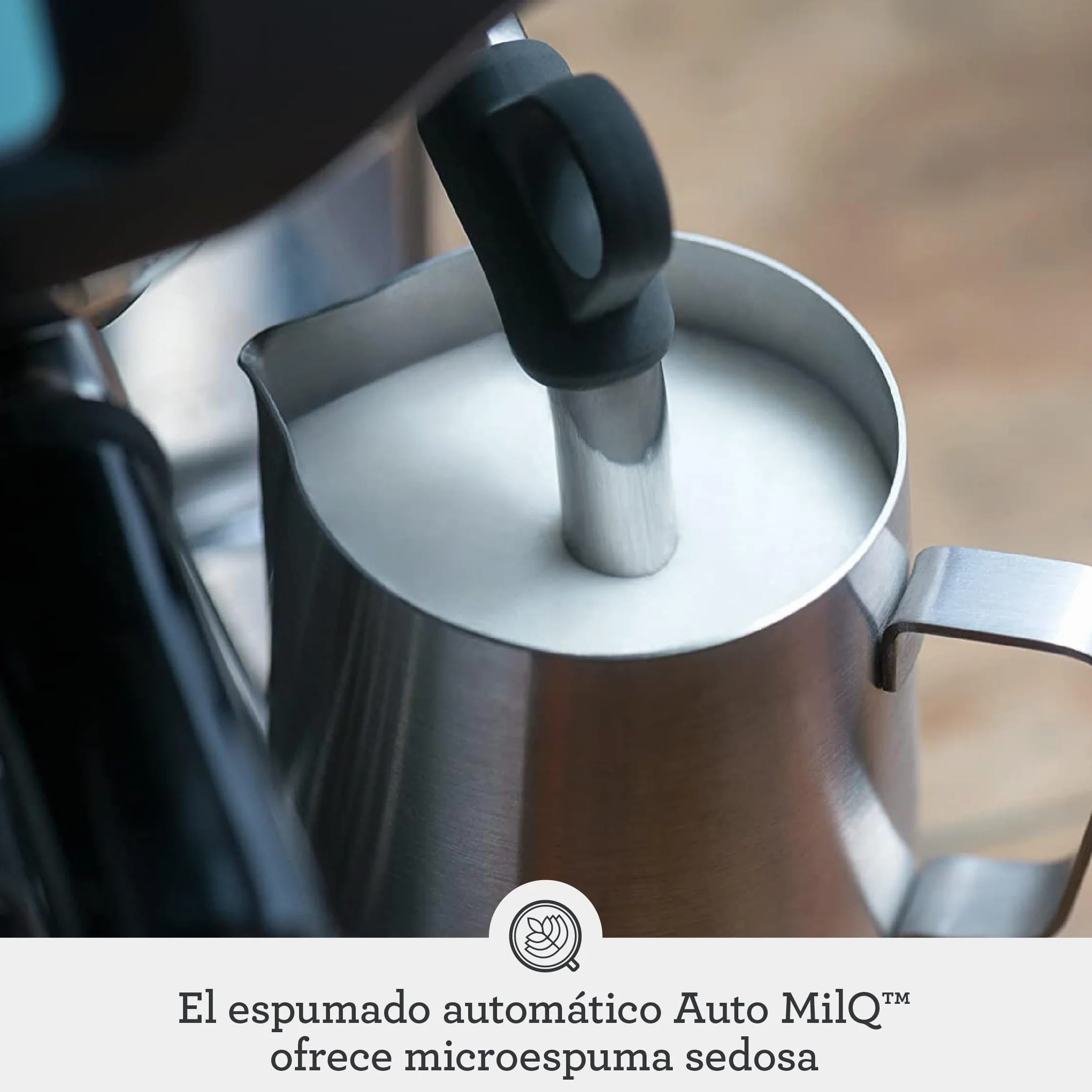 Sage - The Barista Touch -Cafetera Profesional con Pantalla Táctil, Molinillo Incorporado y Espumador de Leche -Prensador Extraíble, 5 Preajustes - Máquina de Café Espress - Acero Inoxidable Cepillado