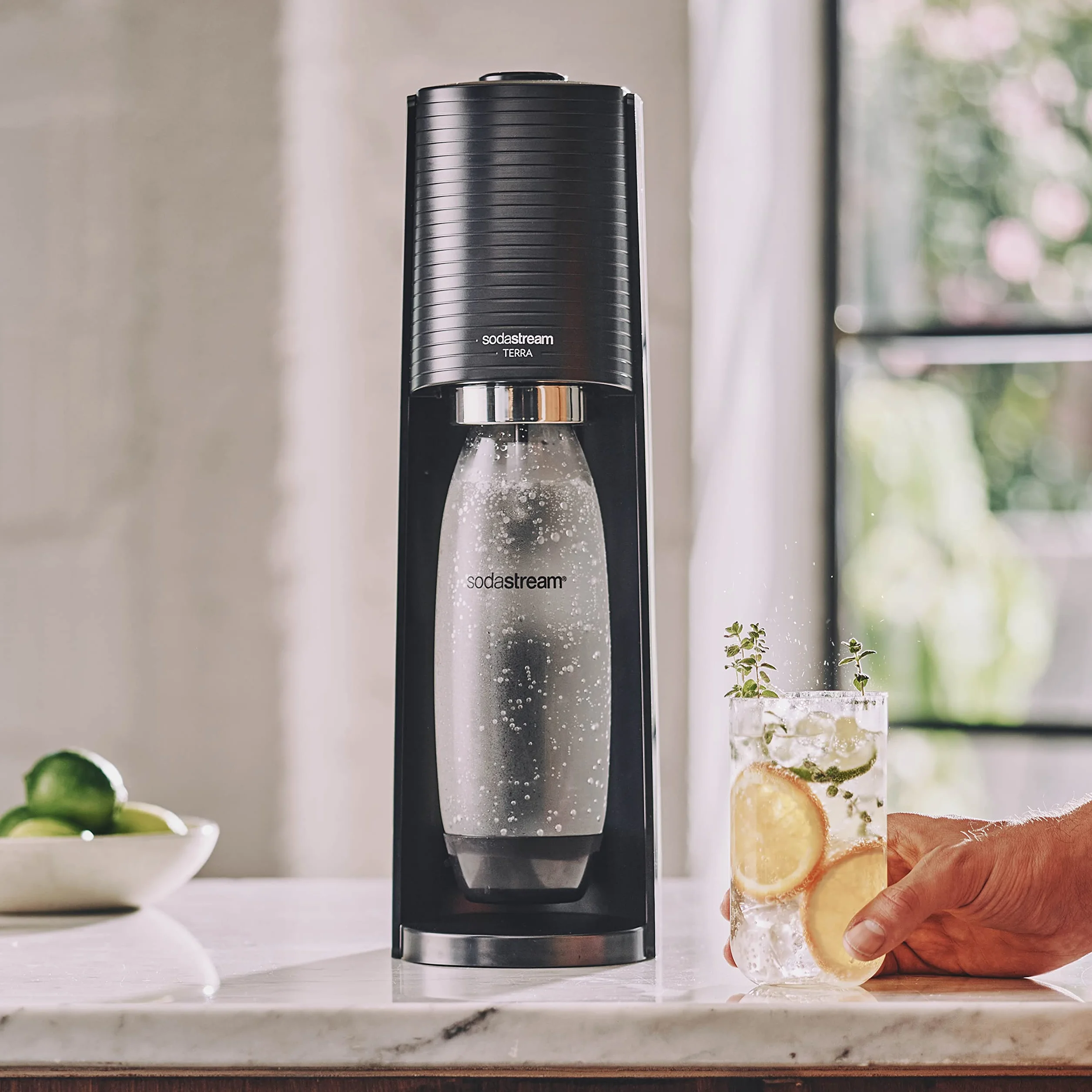SodaStream Terra Negro Gasificador de Agua con Cilindro CO₂ 60L y Botella 1L