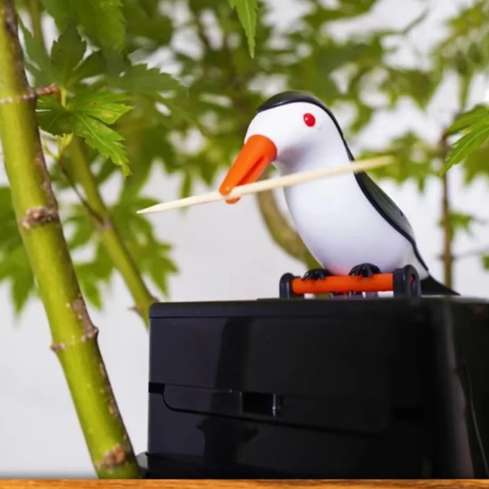 Caja de palillos de dientes emergente para pájaros carpinteros, dispensador automático de palillos de dientes para pájaros pequeños, tarro de hisopo de algodón portátil para el hogar (pájaro negro con