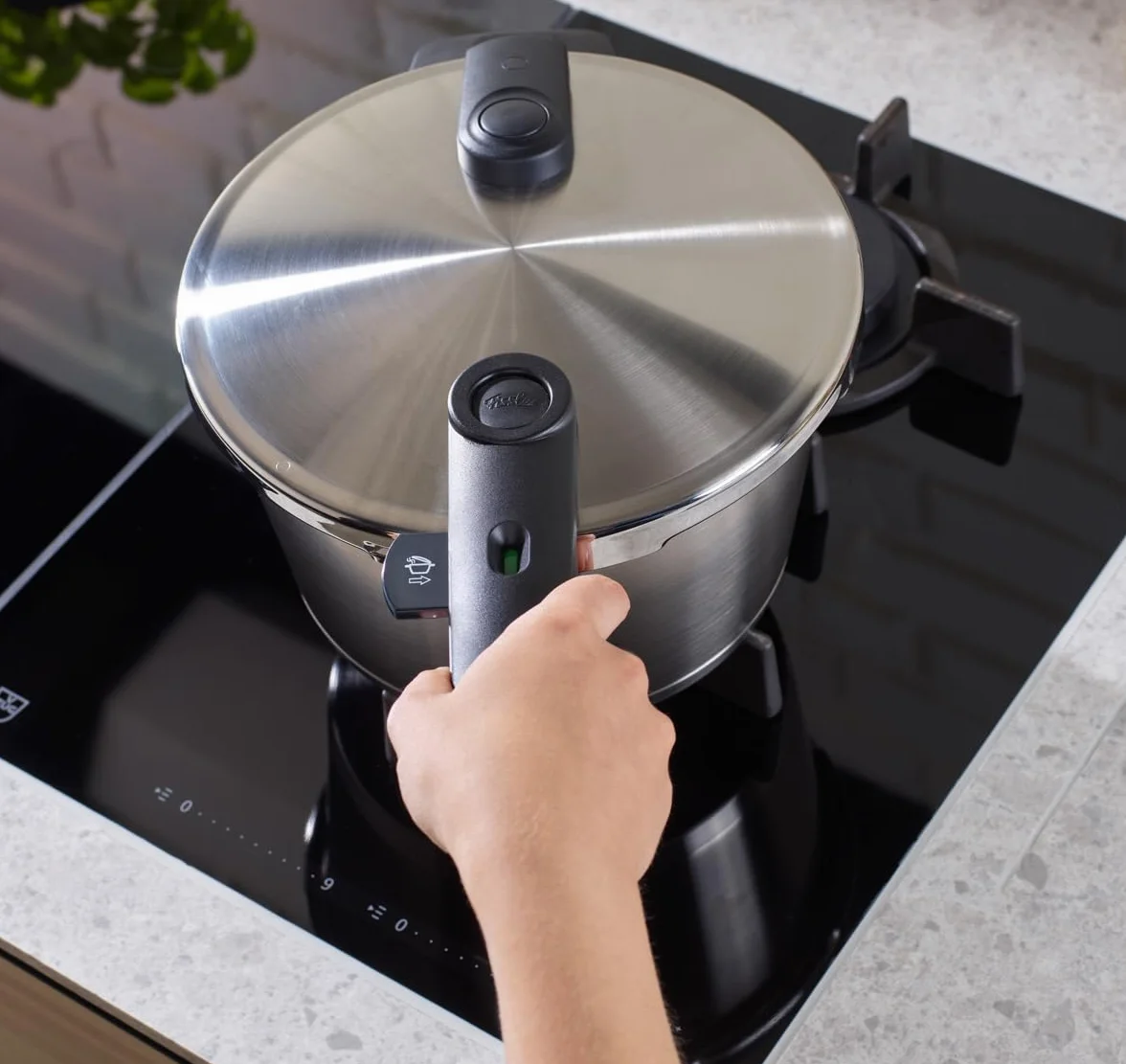 Fissler Vitaquick Premium - Juego de 2 ollas a presión (26 cm de diámetro, olla a presión de 8 l + sartén a presión de 4 litros) con inserto, tapa de cristal adicional, 2 niveles de cocción, fabricado