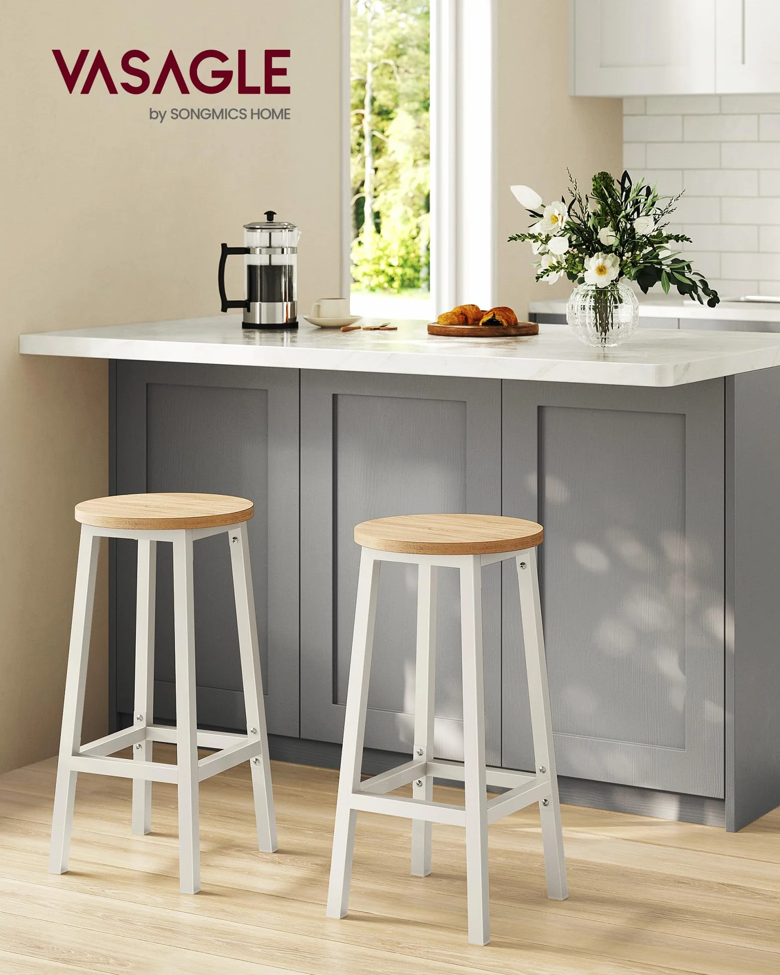 VASAGLE Juego de 2 Taburetes de Bar, Altura 65 cm, con Reposapiés, Beige Roble y Blanco