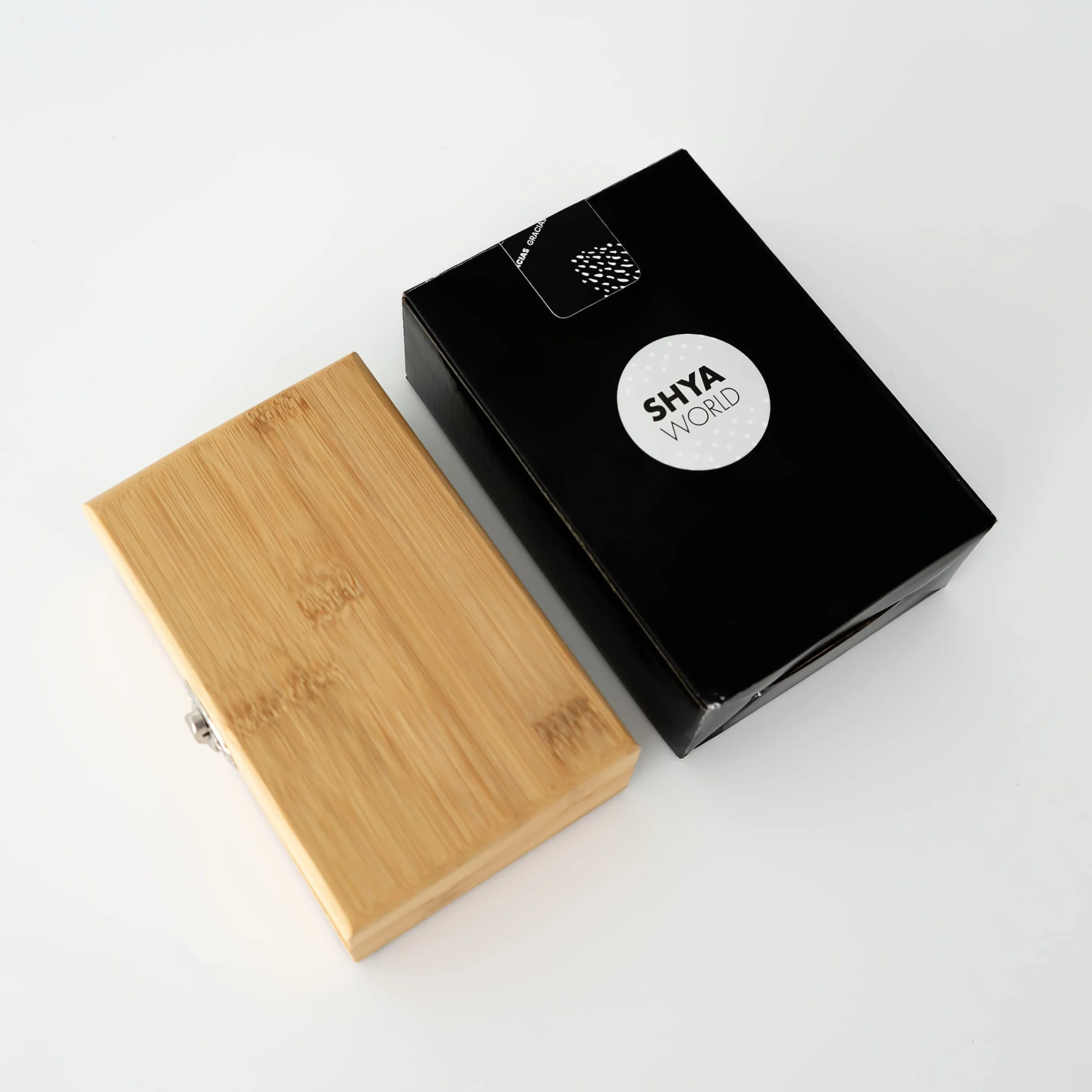Set de Vinos Accesorios para regalar. Estuche de Regalo elegante con acabado de Material Natural Eco. (Set Madera Bambú)