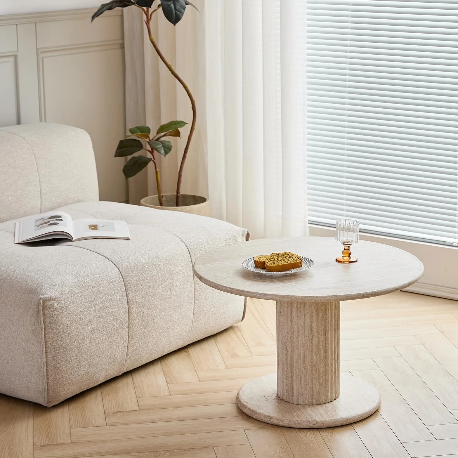 GrandCA HOME Conjunto de 2 Mesas Nido Redondas con Patas Cilíndricas en la Base, Imitación Efecto Travertino Amarillo, Mesa de Centro Moderna de Estilo Minimalista para Salón o Dormitorio
