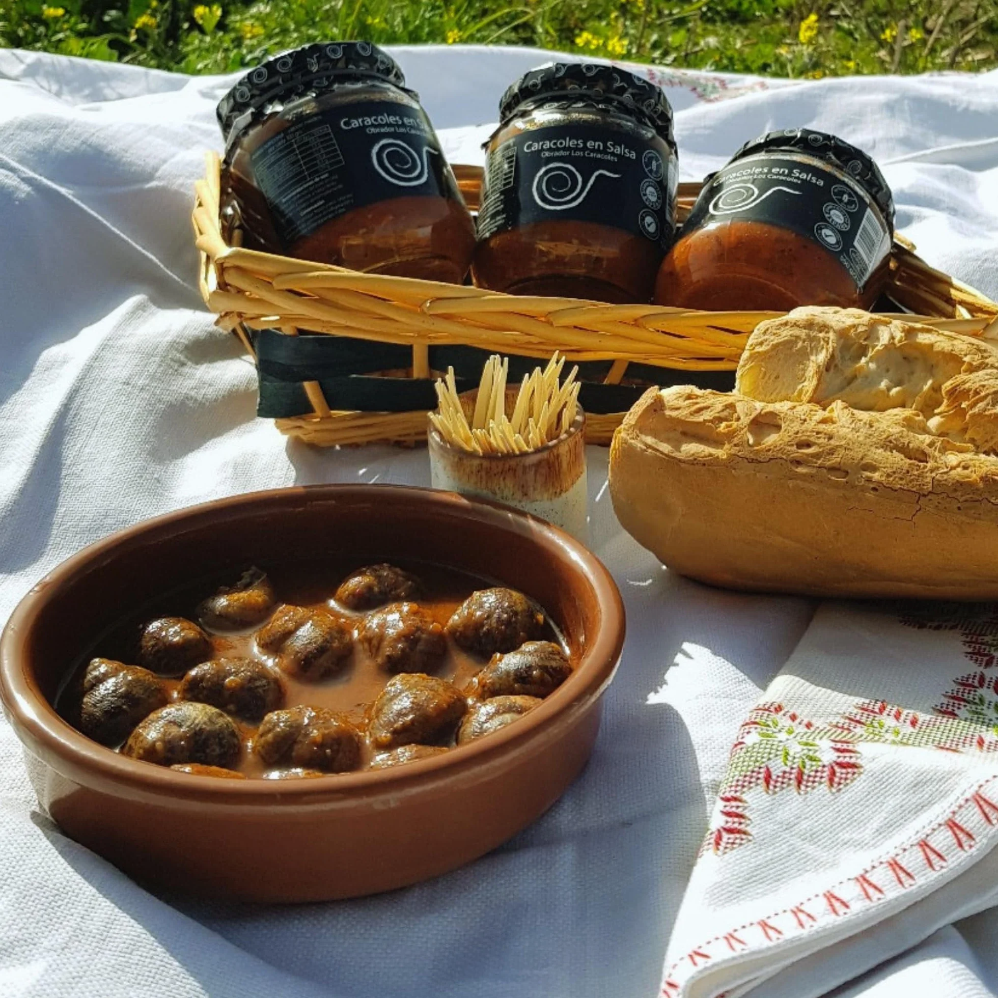 Caracoles en Salsa 550g, Receta Casera con Chorizo y Jamón, Comida Tradicional Española en Conserva Gourmet