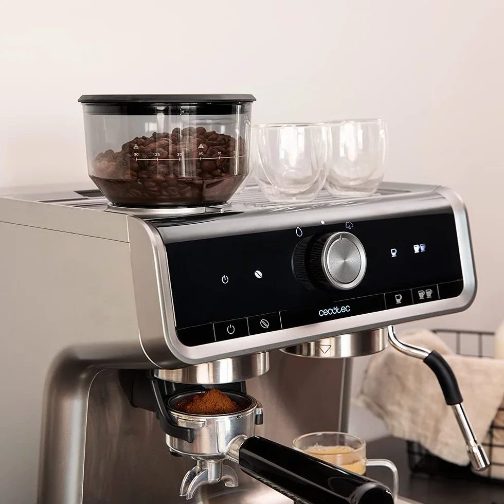 Cecotec Cafetera Express con Brazo con Doble Salida Power Espresso 20 Bares Barista Cream, 1550 W, Depósito de Café en Grano 250g, Molinillo 30 Niveles, Thermoblock, Depósito Agua 2.5 L, Acero Negro