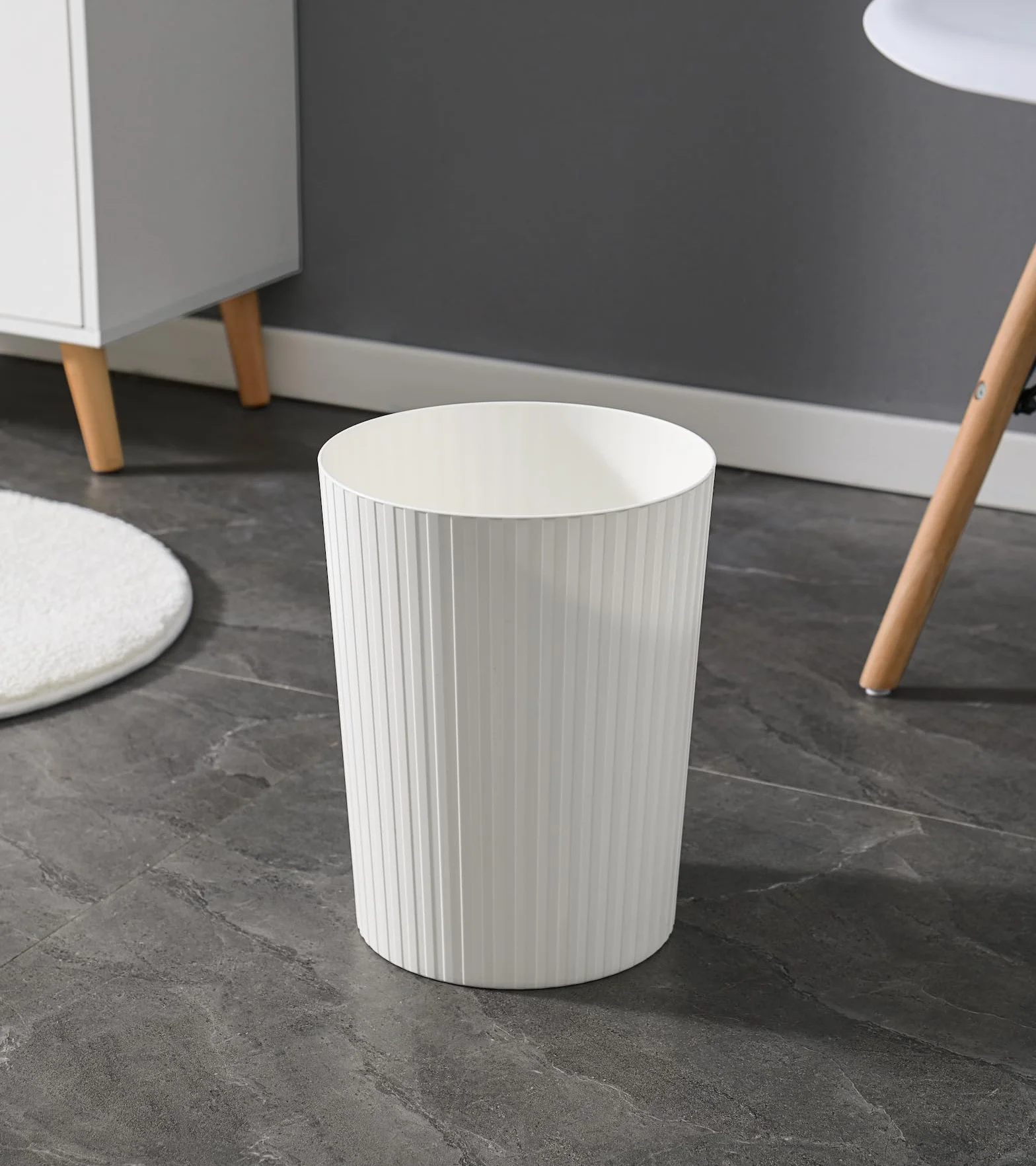 Cetomo 7.2L*3 Papelera de Basura de Plástico, Bote de Basura, Papeleras Pequeñas, Papelera Para Dormitorio, Canasto de Basura Redondo con Raya Sólida, Empilables, Mate, PP, Blanco, 7.2L-3 Unidades