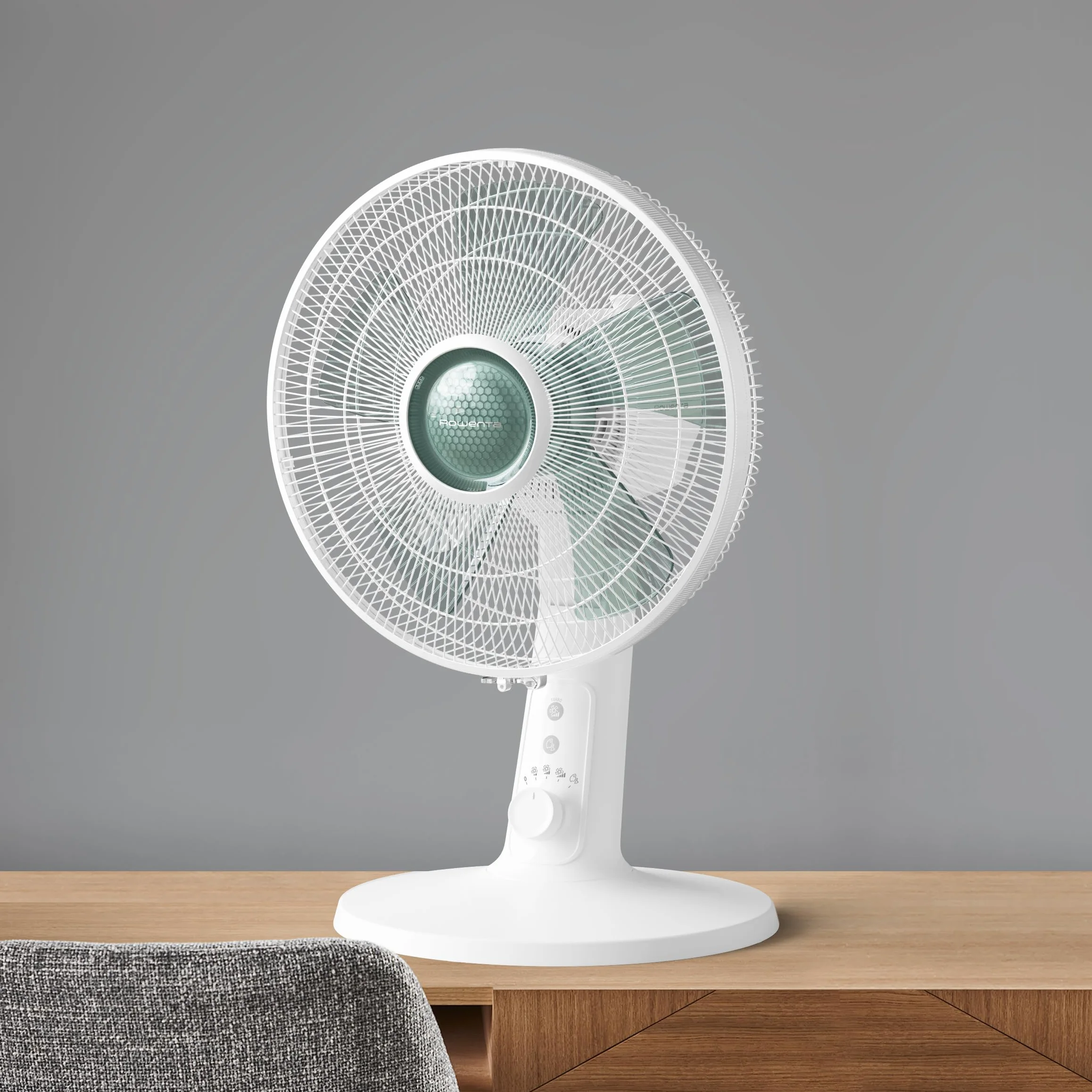 Rowenta Turbo Silence Extreme Ventilador de Mesa 32dB 4 Velocidades Modo Turbo Oscilación 120° 7.5m 43 m³/min Motor Effitech (Reacondicionado)
