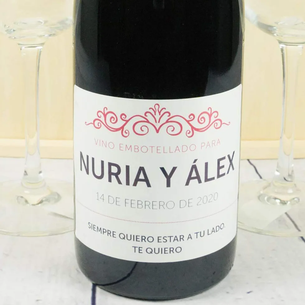 Calledelregalo Regalo Personalizado para Parejas: Kit con Botella de Vino + Copas de Vino + Caja de Madera, Todo ello Personalizable con Nombres, Fecha y dedicatoria