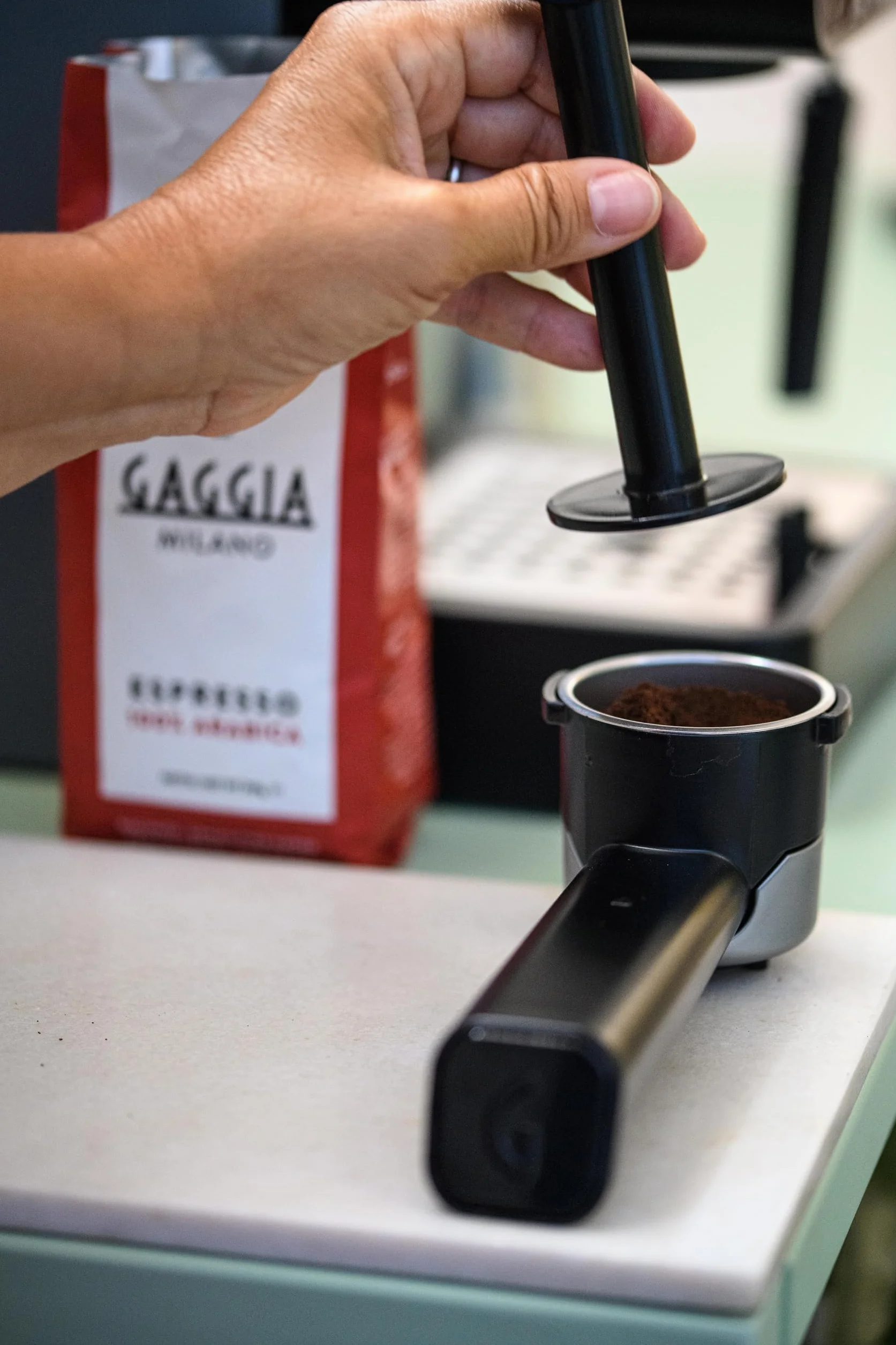 Gaggia EG2109 Black, Cafetera Espresso Manual para Café Molido o Monodosis, sistema POD para Espressos Cremosos con Monodosis, Preinfusión Automática, Nuevo Modelo 2023, 100% Made in Italy