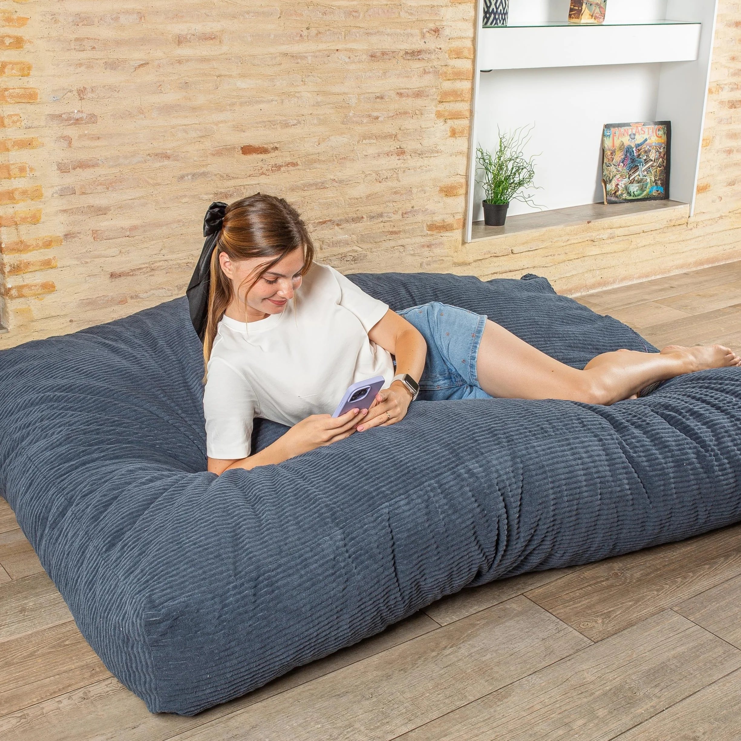 bananair - Puff Cama Gigante con Relleno de Espuma Incluído - Puff Salon Convertible en Futon/Colchón Plegable Suelo 135x185 cm - Pana Ancho, Tejido Suave y Elegante (Azul Noche)