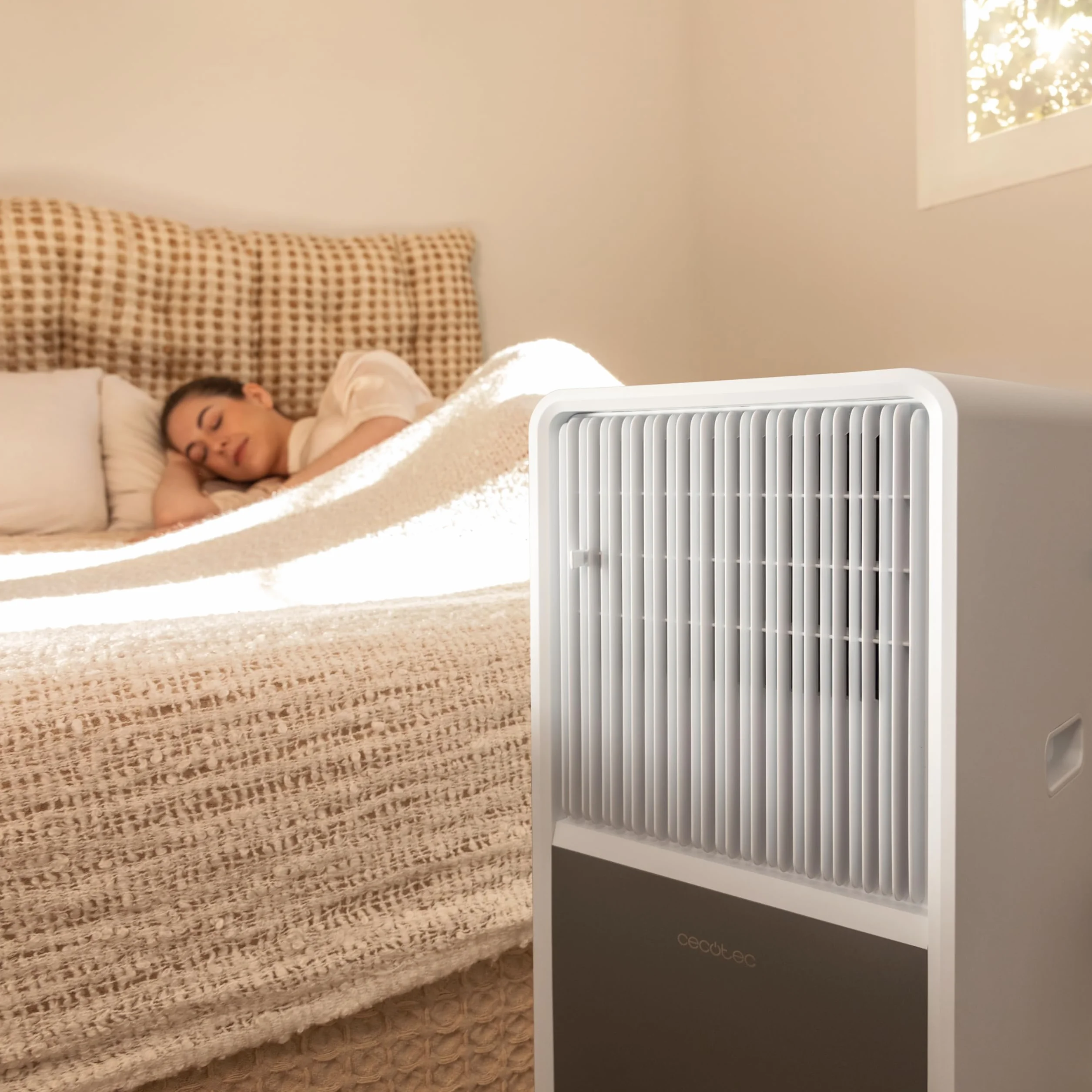 Cecotec Aire Acondicionado Portátil con Mando y Bomba de Calor ForceClima 9450 Style Heating, 9000 BTU, Táctil, Pantalla LED, 5 Modos, 2 Velocidades, Deshumidificador, Temporizador, 16 m², White