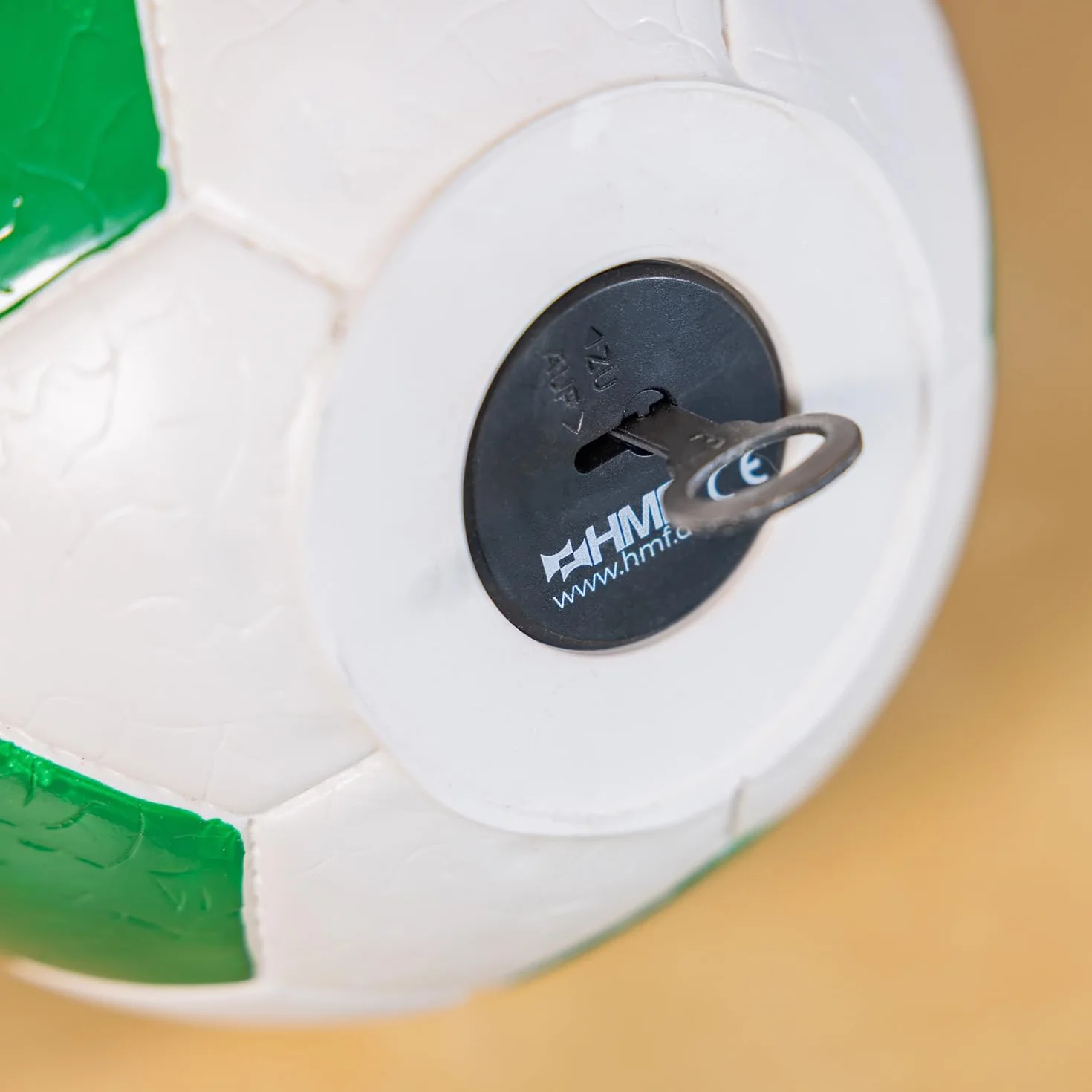 HMF 4790-01 alcancía Pelota de fútbol imitación Piel Caja caudales 15 cm diámetro Blanco Negro