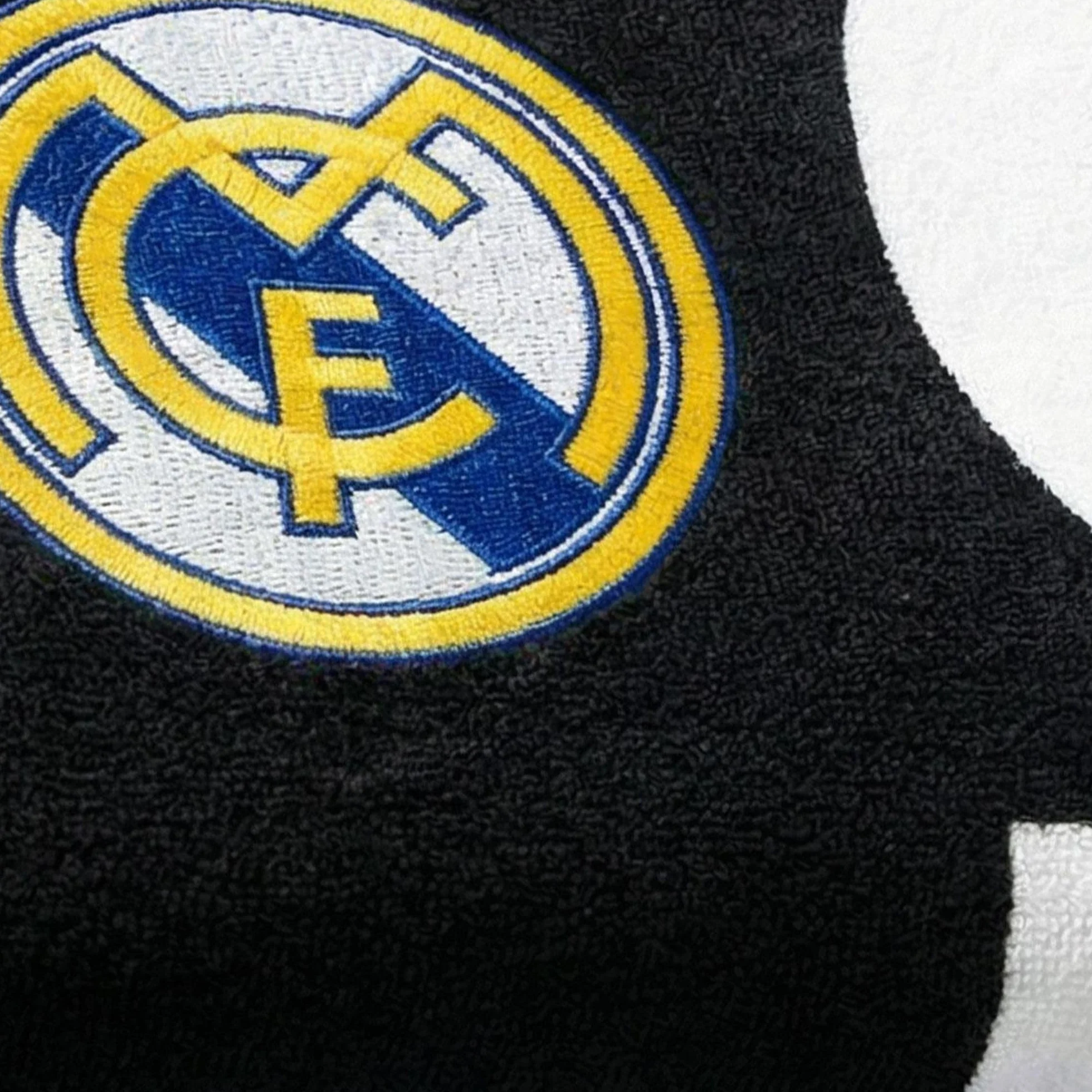 Toalla Real Madrid 90x180 diseño Oficial con Escudo del Club y Colores emblemáticos - Toalla de Playa Real Madrid y baño de Gran tamaño Ideal para Fans del Equipo Blanco con Estilo y Comodidad