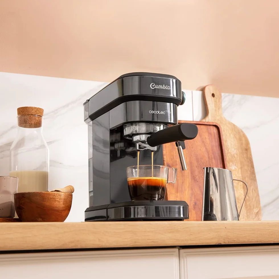 Cecotec Cafetera Express Cafelizzia 890 Dark. Espressos y Cappuccino, 1350 W, Sistema Thermoblock, 20 Bares, Modo Auto para 1-2 Cafés, Vaporizador Orientable, Capacidad 1,1L