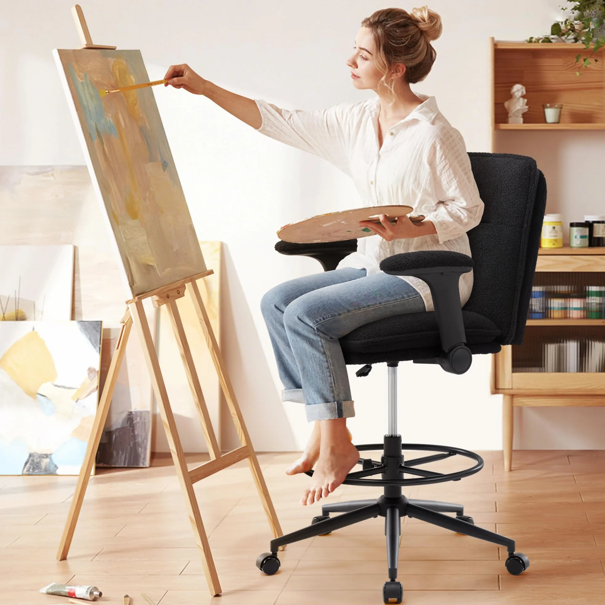 Silla de trabajo ergonómica regulable en altura, giratoria con reposapiés ajustable y reposabrazos plegables negra