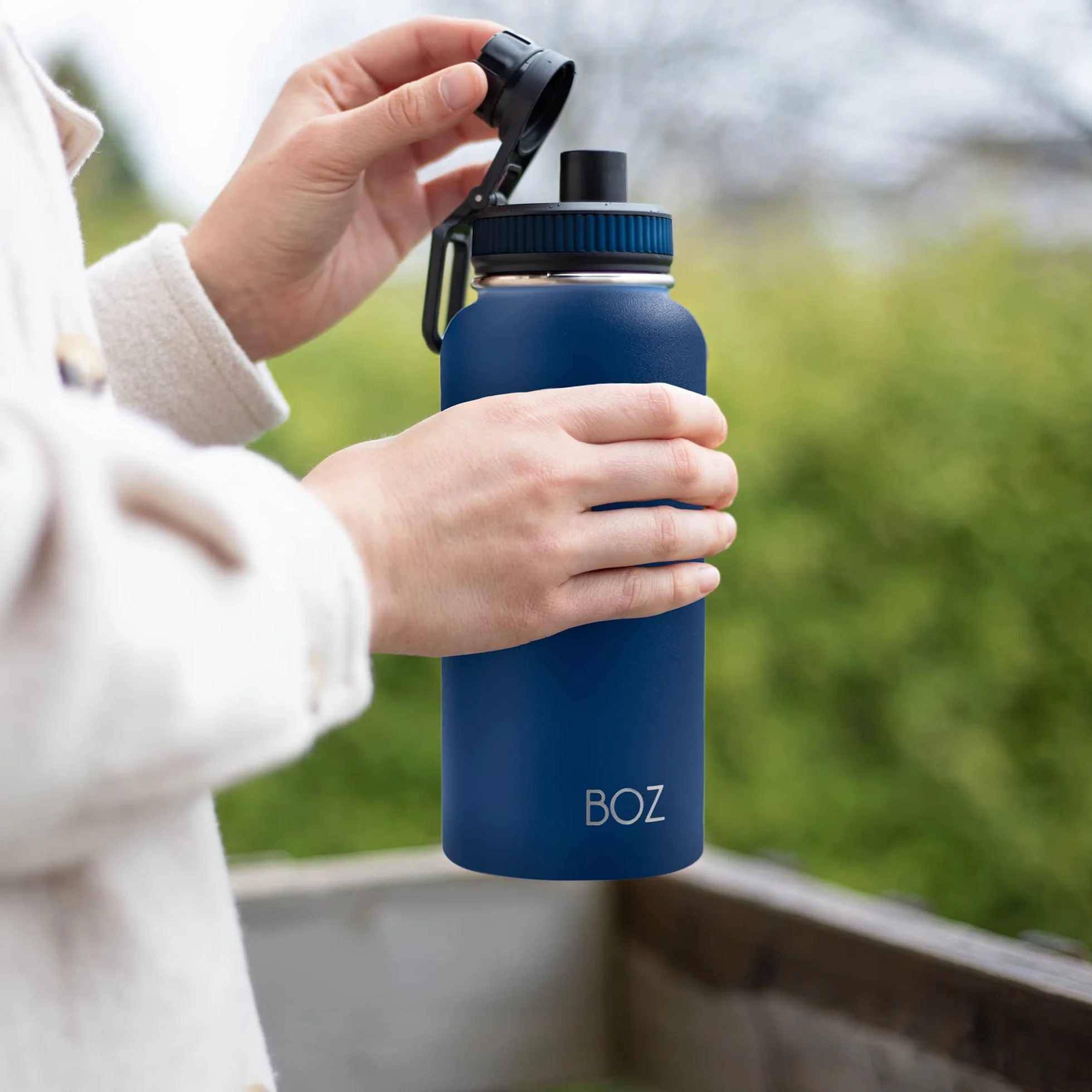 BOZ Botella Agua Acero Inoxidable de 1l, Botella Térmica 1 Litro con Aislamiento de Doble Pared, Termo Agua Fría y Caliente de Boca Ancha Sin BPA, Botella Isotérmica Antiderrame Color Azul Oscuro