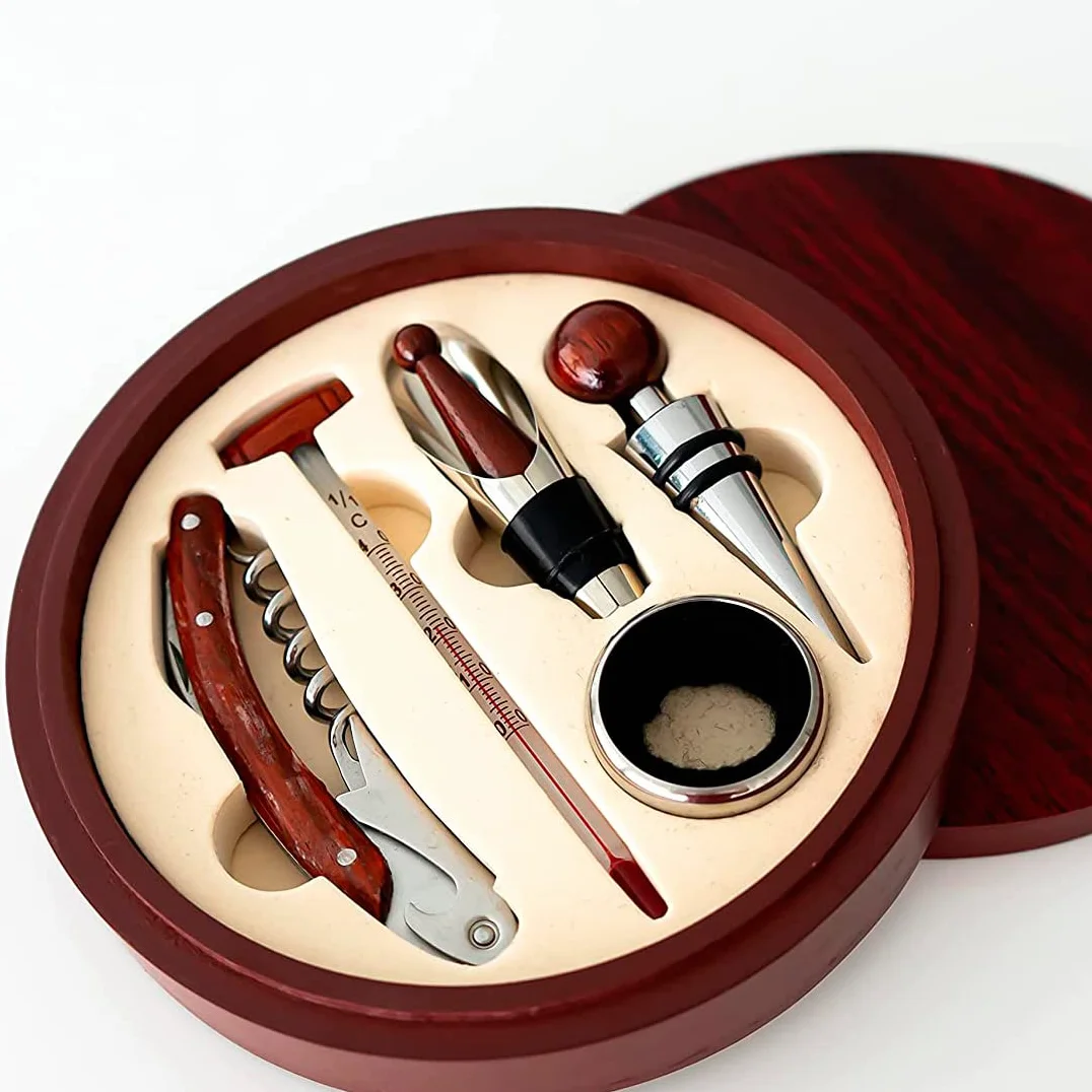 Elegante juego set de vinos con sacacorchos, dosificador, Recoge gotas, tapón y termómetro. Regalos orginales cumpleaños hombres, día del padre, novios, maridos, agradecimientos o Navidad.