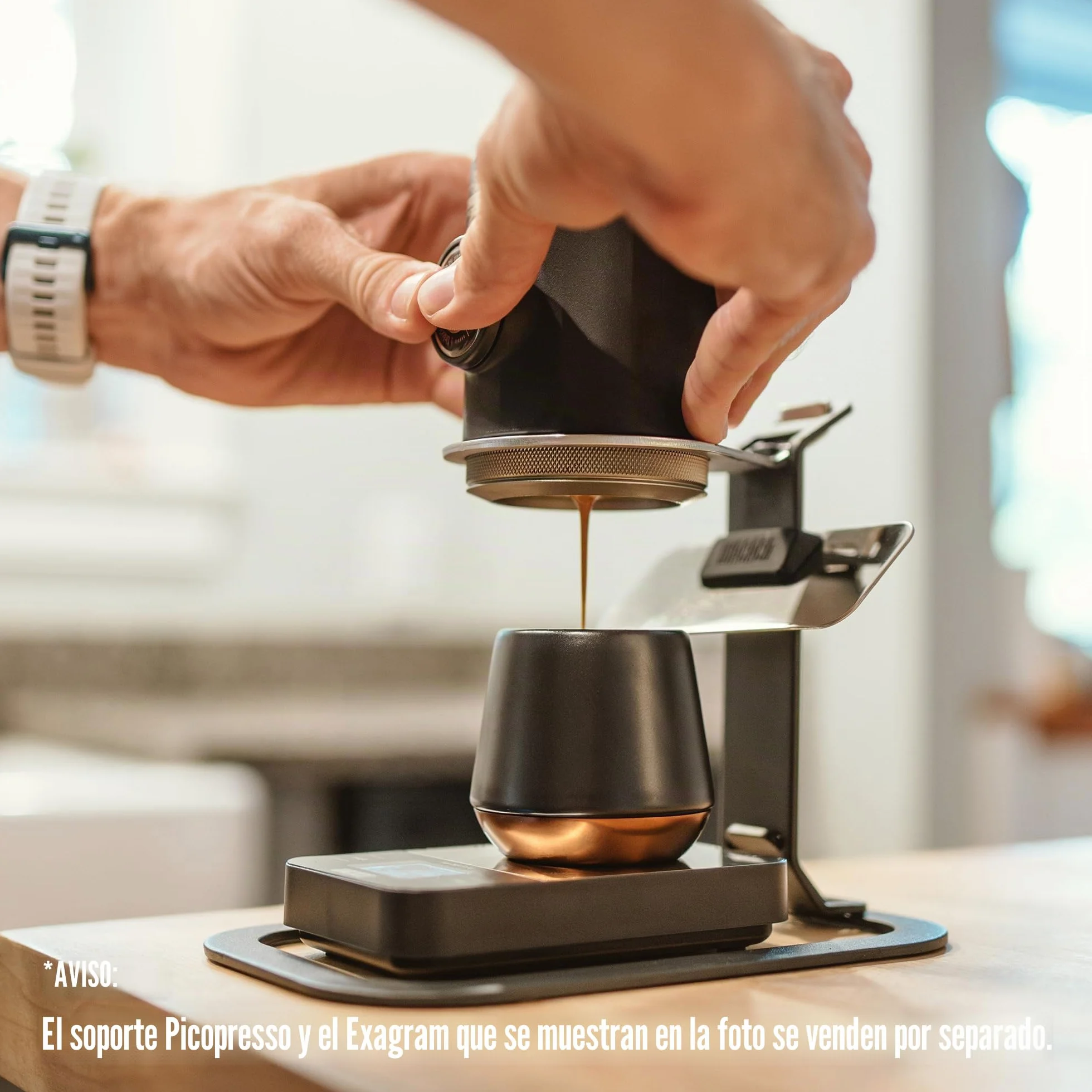 WACACO Picopresso Cafetera Espresso Portátil con Estuche Protector, Máquina de Café de Nivel Pro, Molienda Ultrafina Compatible, Cafetera de Viaje, Operada Manualmente