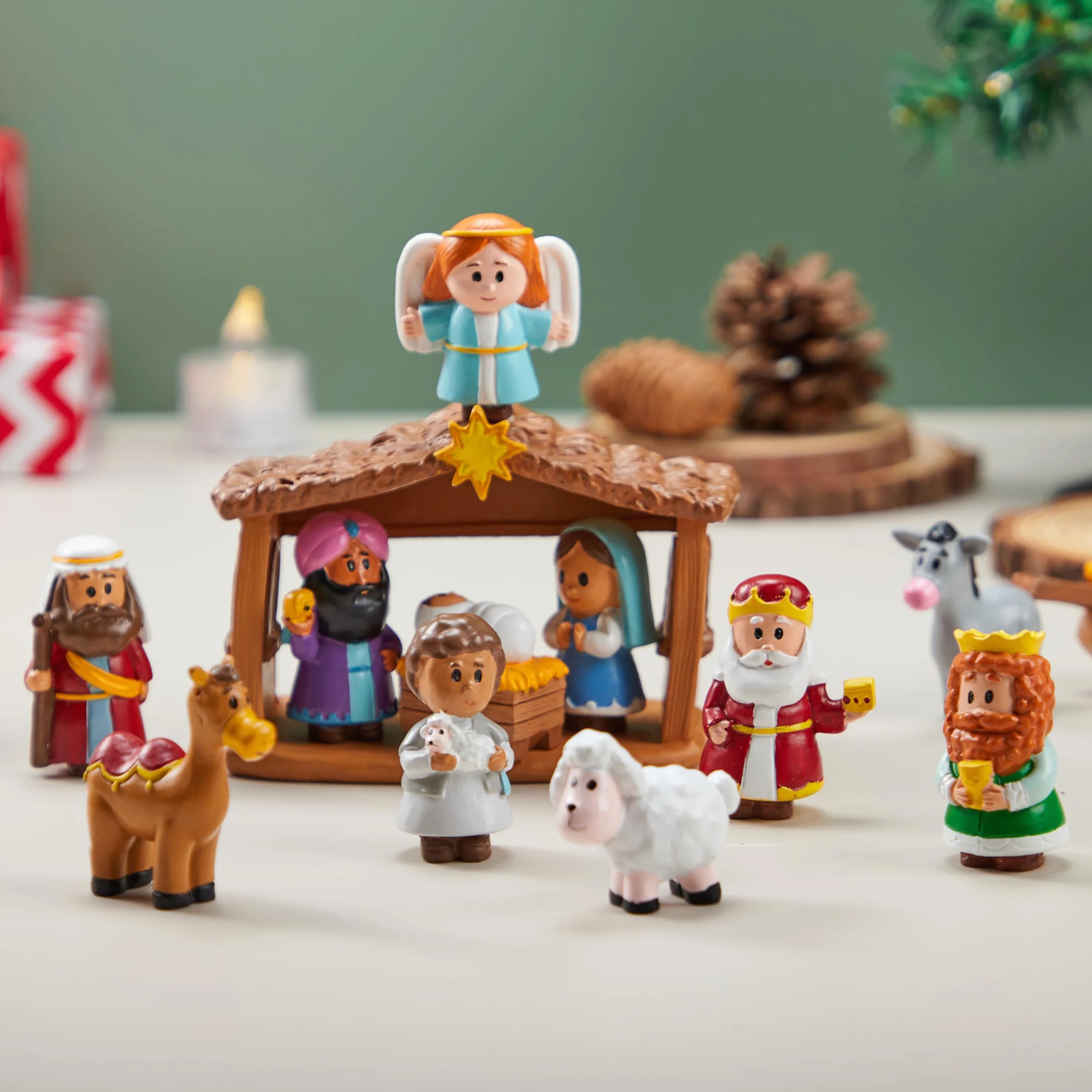 JOYIN Juego de 13 piezas de Belén de Navidad, juguetes en miniatura, escena de pesebre para niños