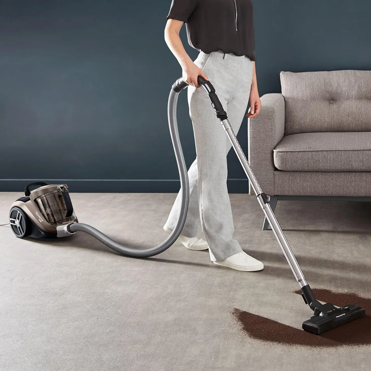 Rowenta Compact Power XXL - Aspiradora sin bolsa, motor de bajo consumo, 900 W, filtración ciclónica avanzada de 3 niveles, depósito de suciedad extragrande de 2,5 L, compacta, animal care, RO4B50