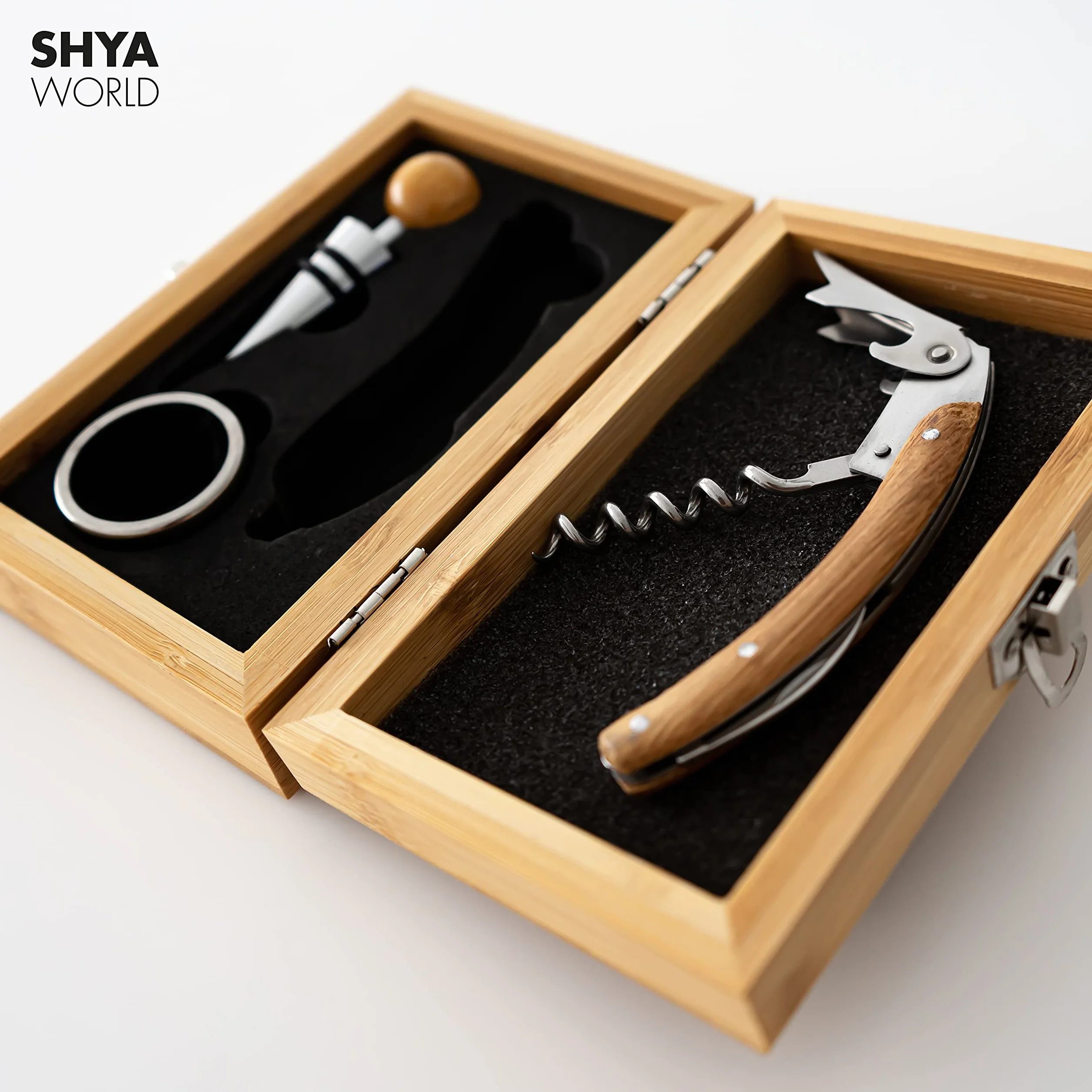 Set de Vinos Accesorios para regalar. Estuche de Regalo elegante con acabado de Material Natural Eco. (Set Madera Bambú)