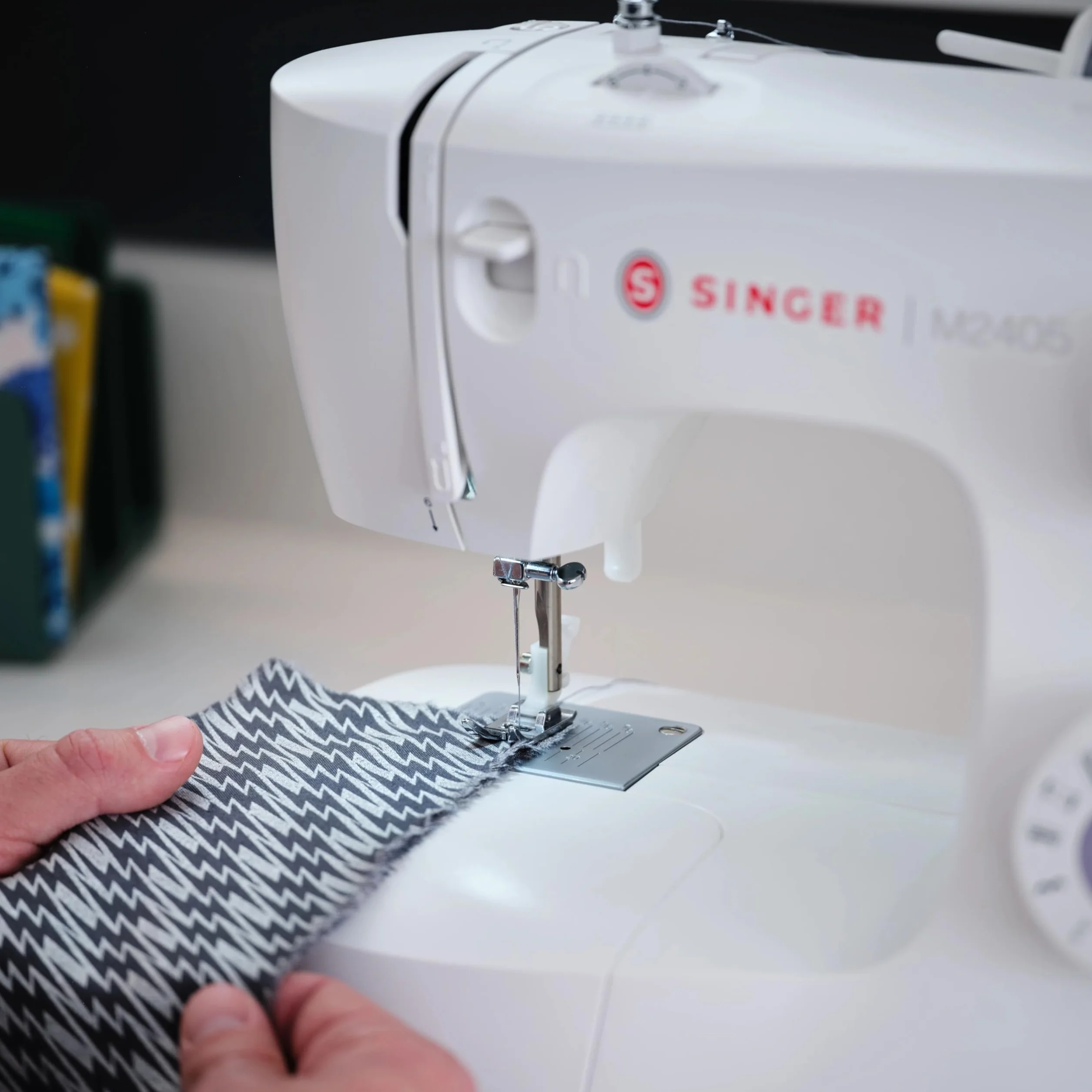 Máquina de coser Singer-M2405