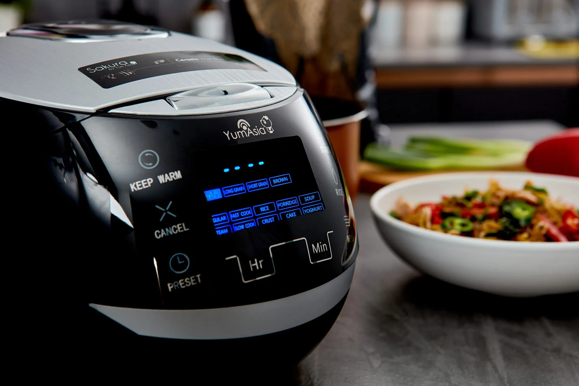 Yum Asia Sakura Olla arrocera con cuenco de cerámica y lógica difusa avanzada (8 tazas, 1,5 litros) 6 funciones de cocción de arroz, 6 funciones de multicocina, pantalla LED Motouch, 220-240V EU