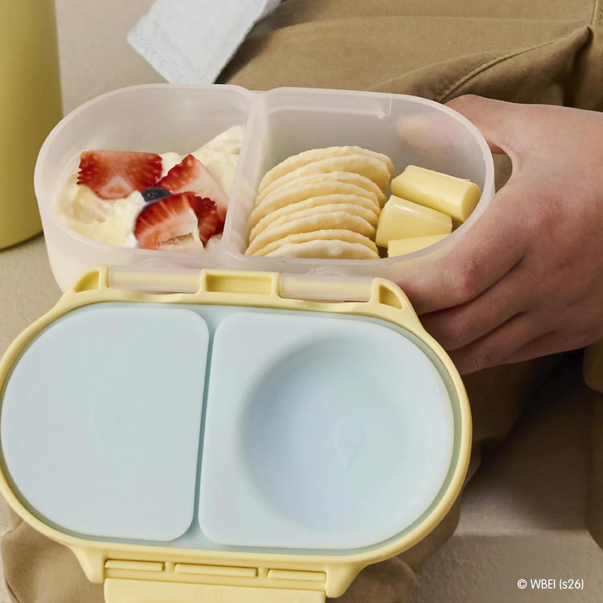 b.box Looney Tunes Fiambrera Infantil con Compartimentos | Bento Box Infantil Mini con 2 Compartimentos Herméticos | Caja de Almuerzo y Picoteo para Niños | Cabe 1 Fruta Entera | Sin BPA