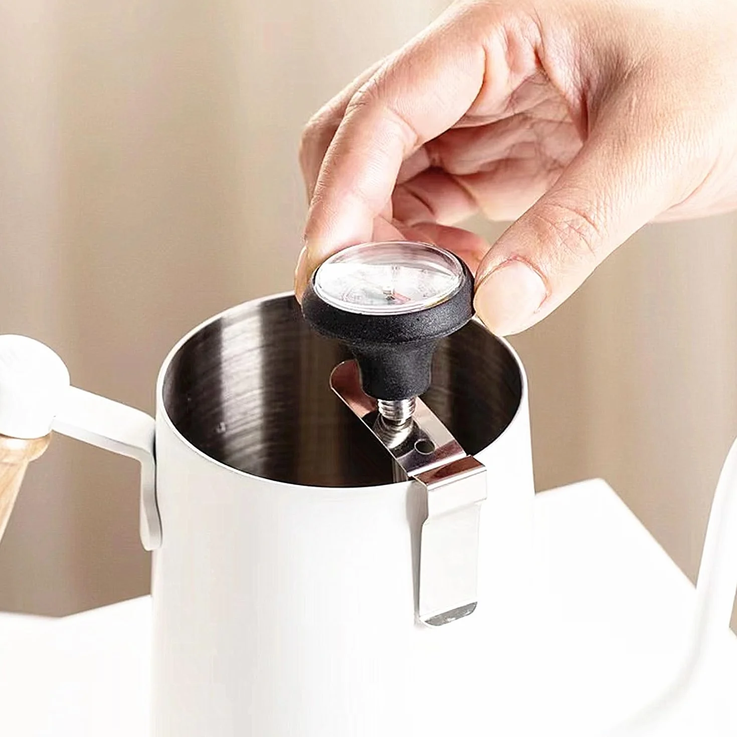 UZER Jarra de Espuma de Leche con Termómetro, 620 ml, Acero Inoxidable, Accesorio para Máquina de Café Espresso (600ml con latte art pen bolígrafo)