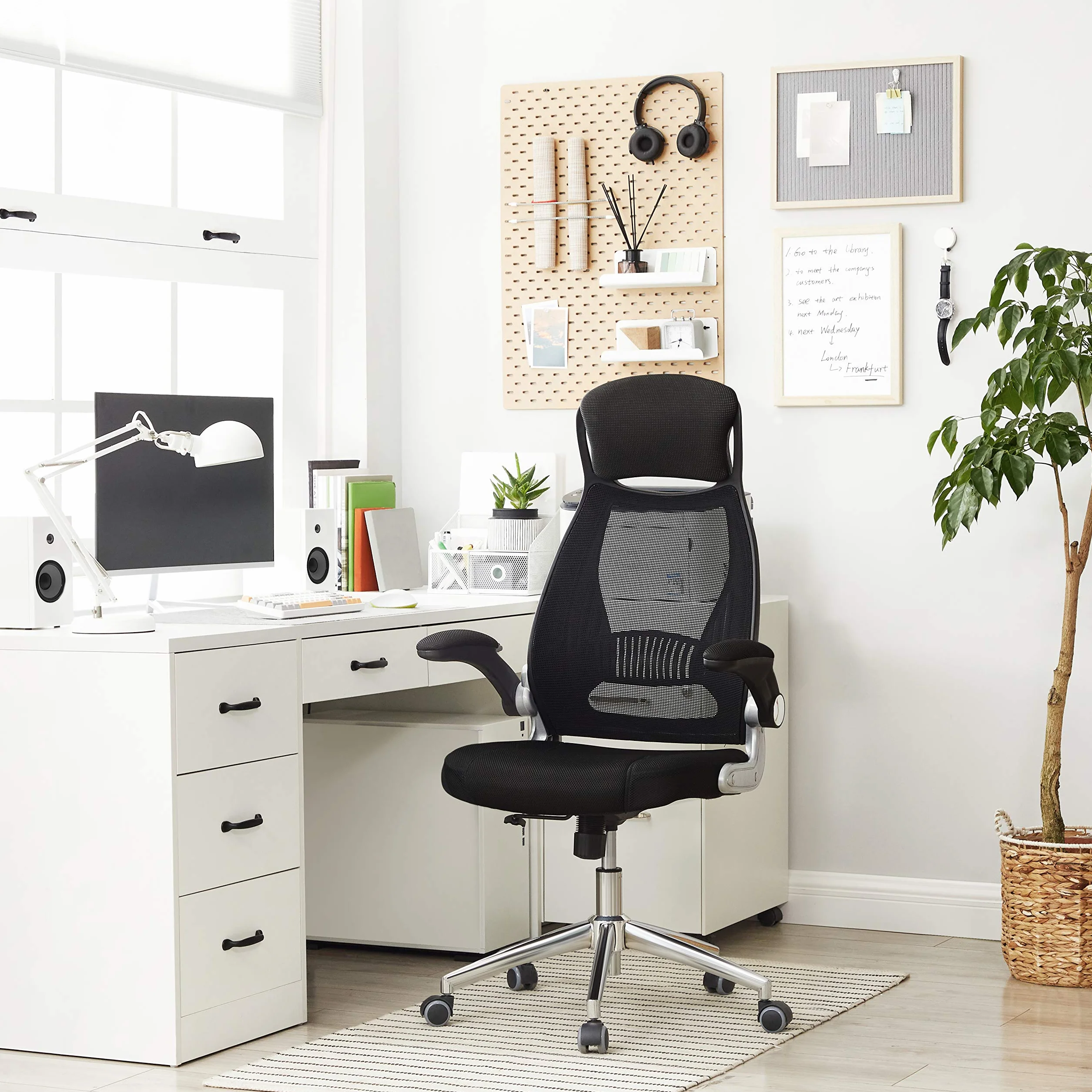 SONGMICS OBN86BK Silla Giratoria de Oficina de Malla con Reposacabezas, Mecanismo Sincronizado y Altura Ajustable, Negro