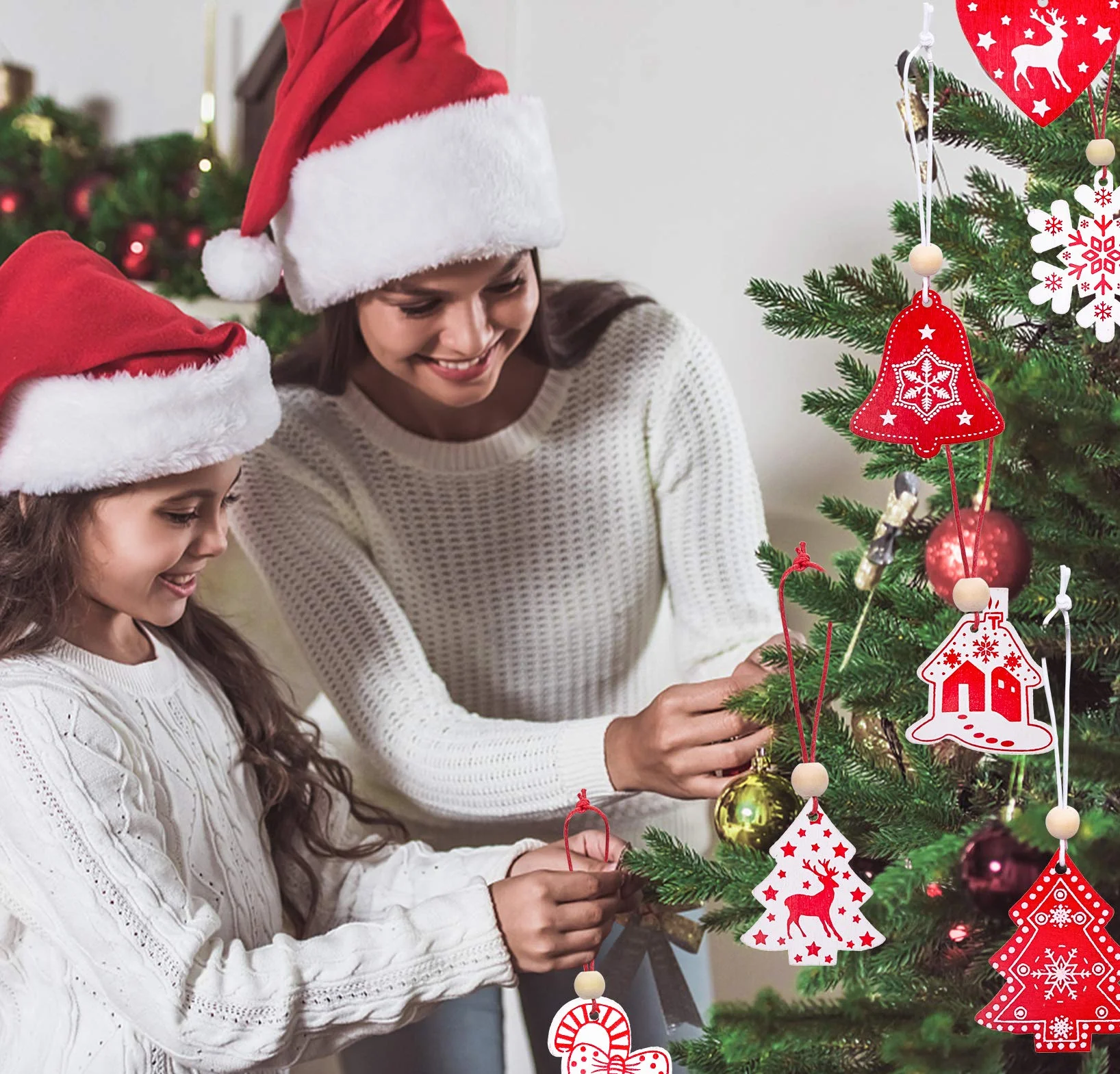 Kiiwah 40 Piezas Adornos para Árboles de Navidad, Colgantes de Madera con Hilos de Algodón y Cuentas