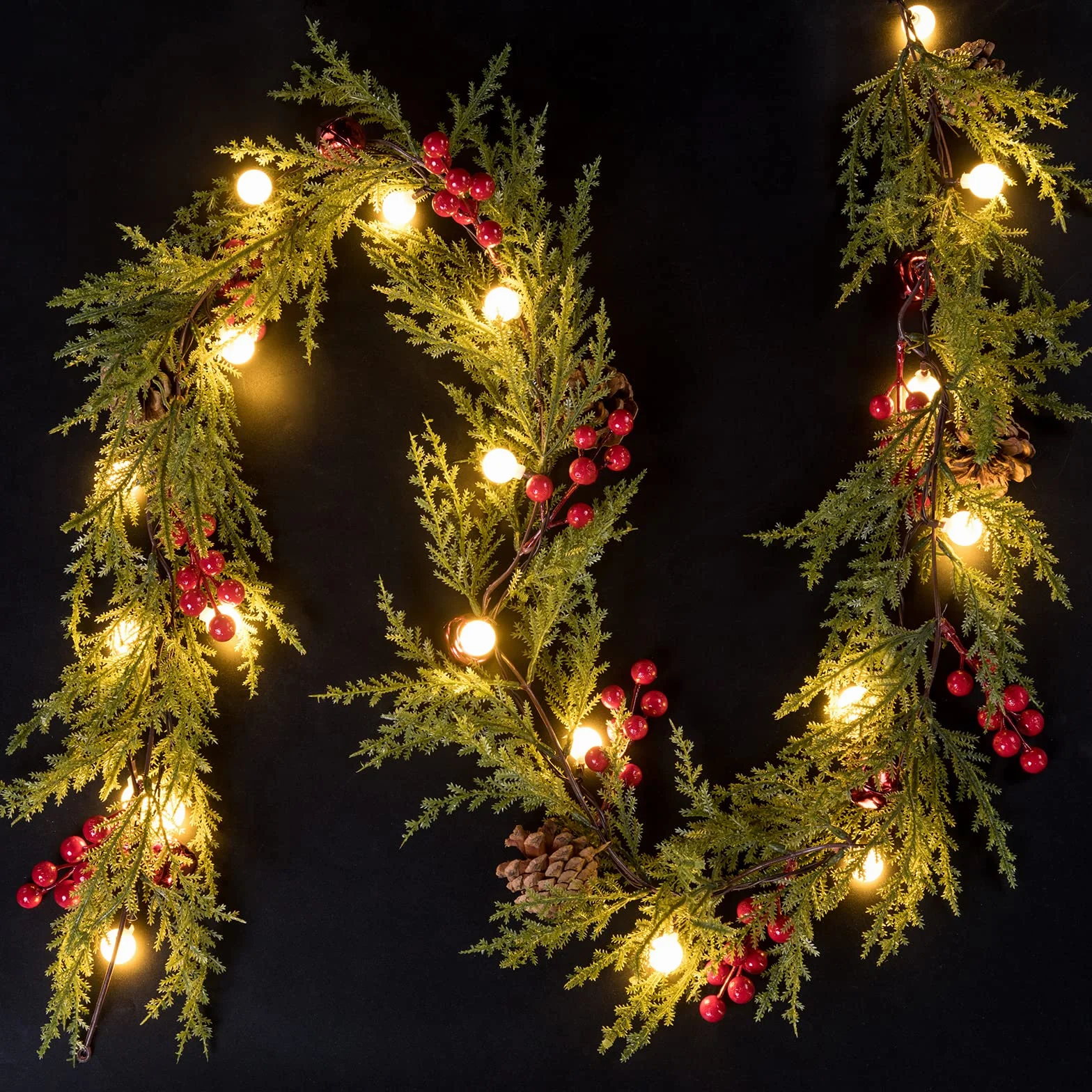 Quntis 1.75M Guirnalda de Navidad Artificial con Luces, 20 LED Guirnalda de Plástico con Pilas/Batería, para Puerta Delantera, Chimenea, Escalera, Mesa, Porche, Interior de Vacaciones, Pino