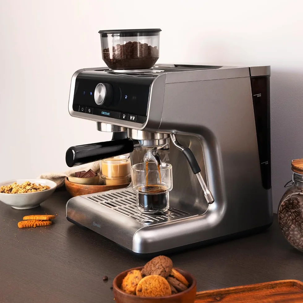 Cecotec Cafetera Express con Brazo con Doble Salida Power Espresso 20 Bares Barista Cream, 1550 W, Depósito de Café en Grano 250g, Molinillo 30 Niveles, Thermoblock, Depósito Agua 2.5 L, Acero Negro