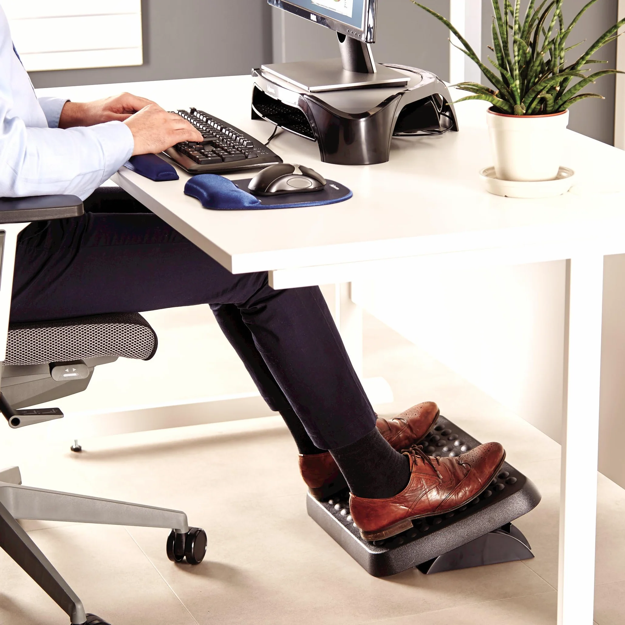 Fellowes Reposapiés Ergonómico Ajustable en Altura con Superficie de Masaje Antideslizante Negro