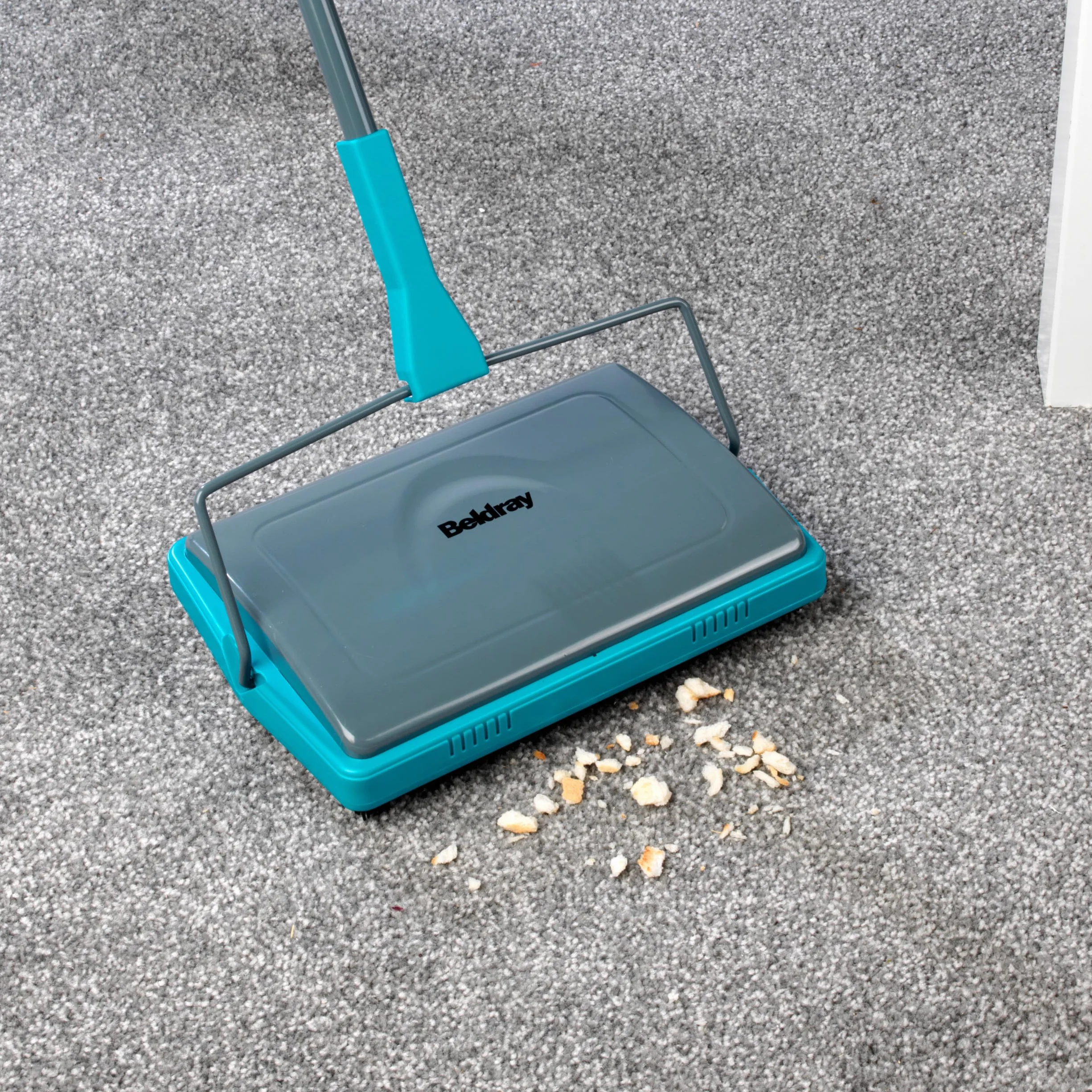 Beldray Escoba De Alfombra Recoge Suciedades Mascotas Cuatro Ruedas Delgada Compacta Turquesa Gris